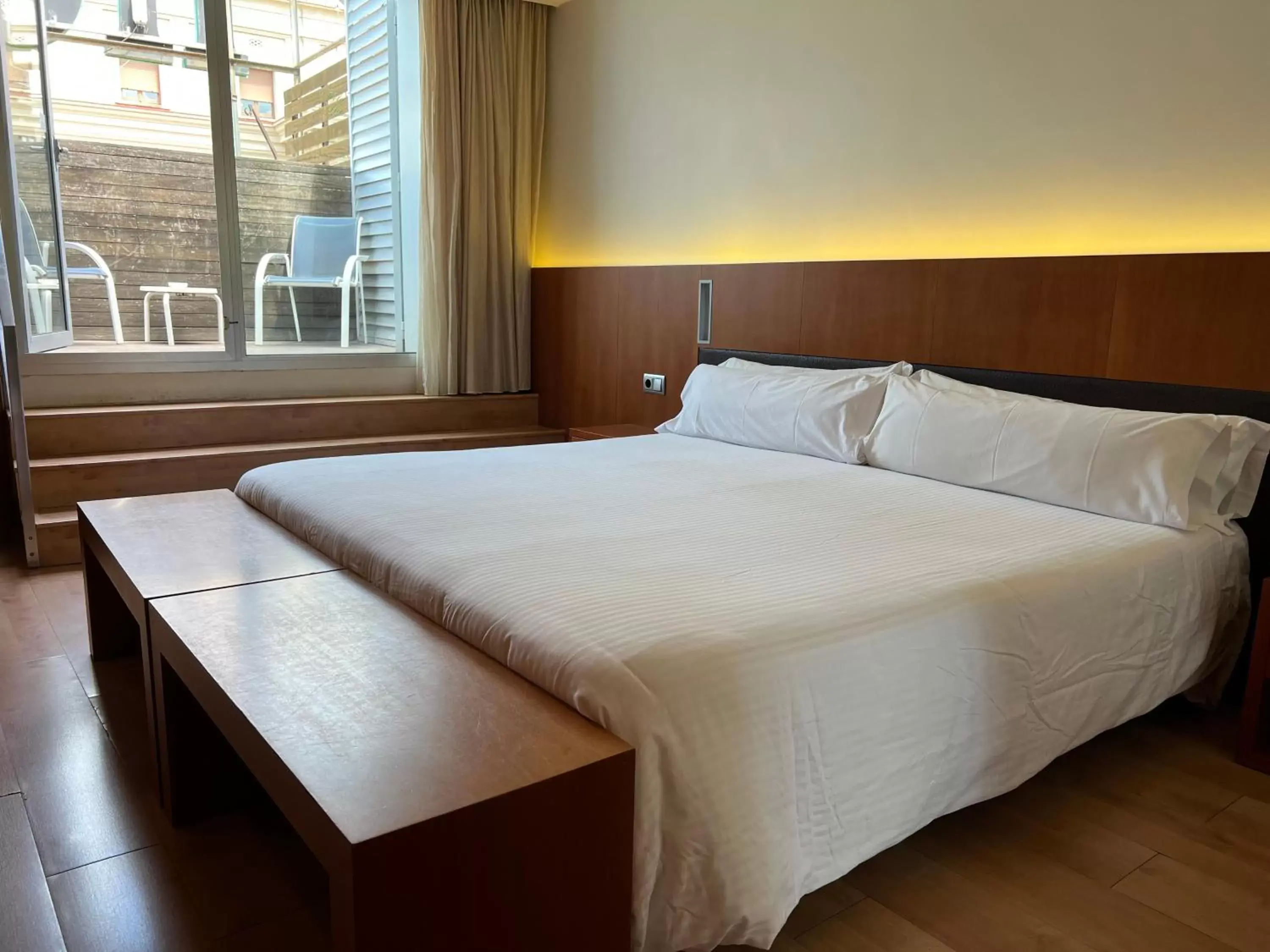 Bedroom, Bed in Hotel Lleó