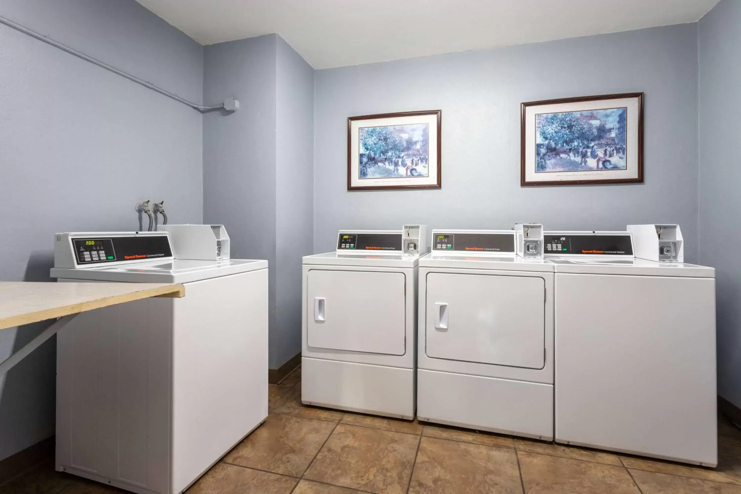 laundry, Kitchen/Kitchenette in Travelodge by Wyndham Lakeland