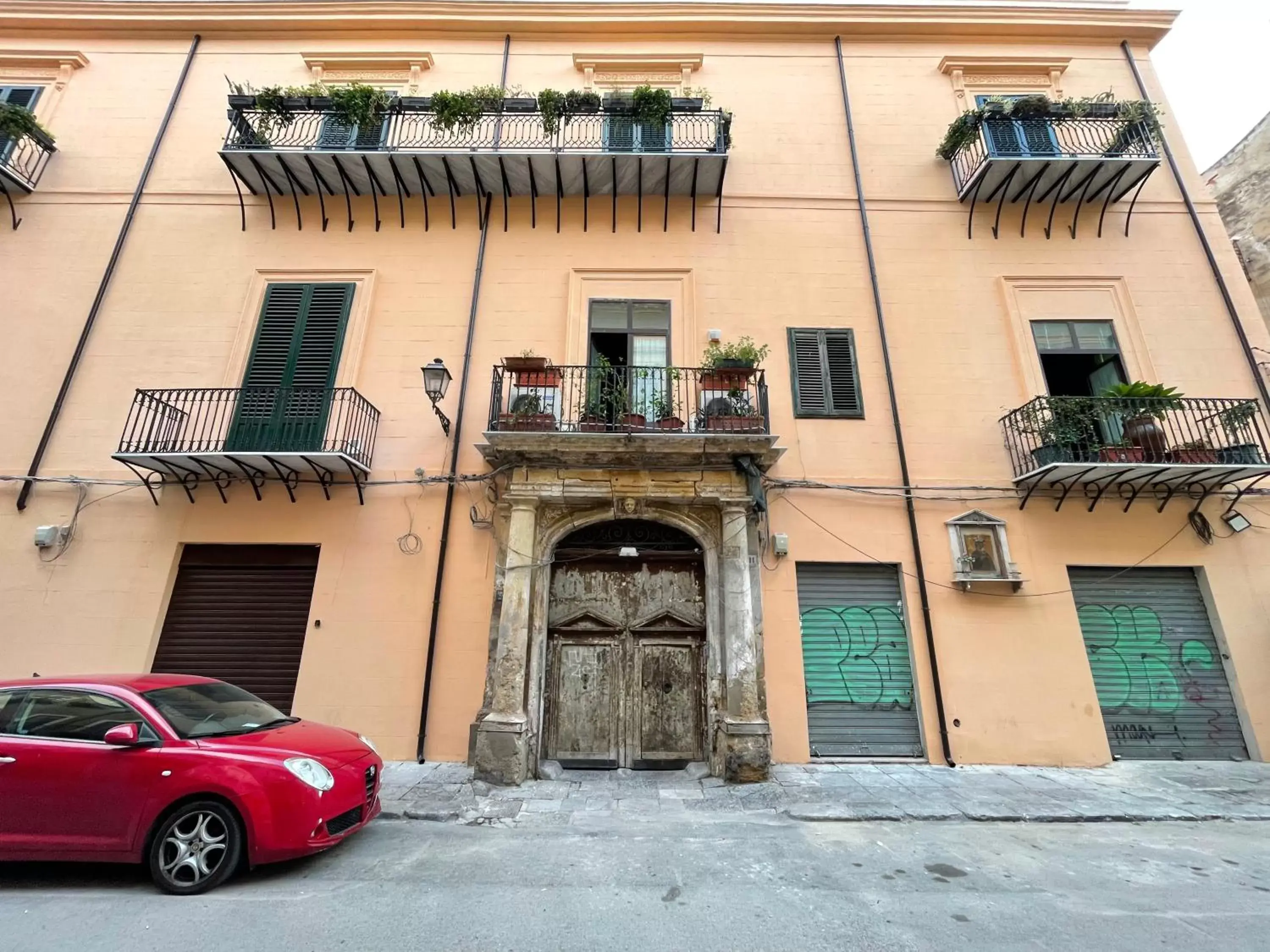 Facade/entrance, Property Building in Stanze al Genio B&B