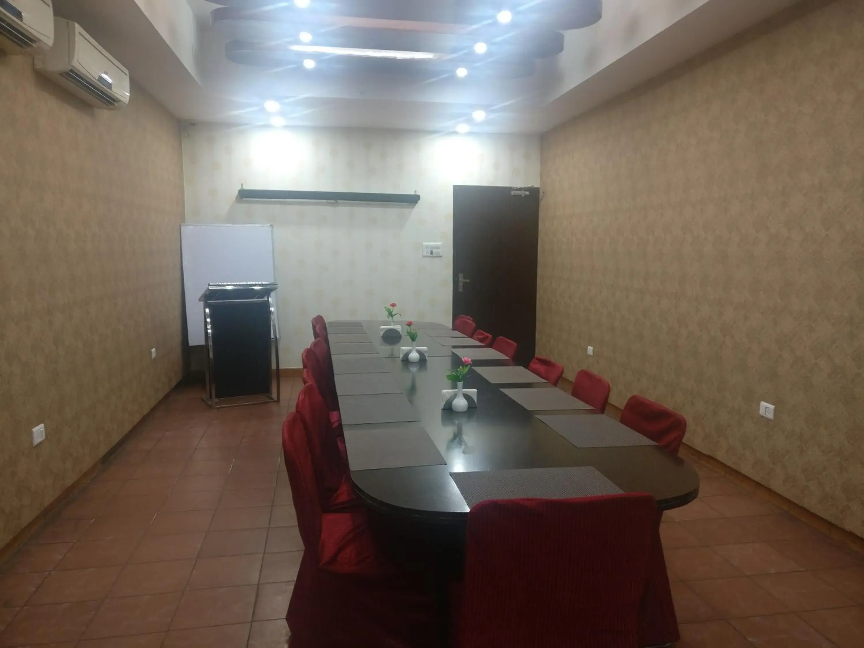 Meeting/conference room in Hotel Savi Regency