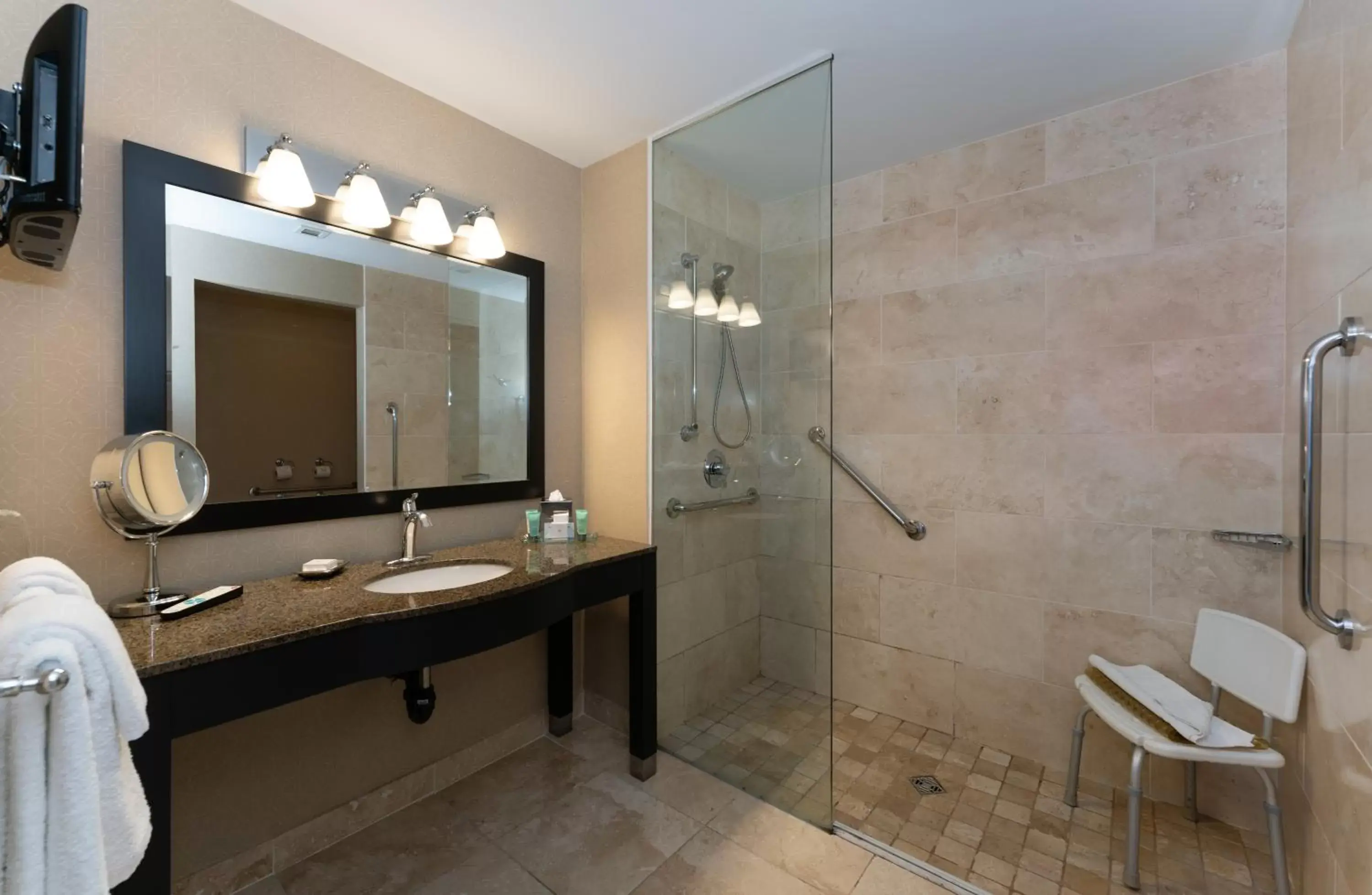 Shower, Bathroom in Prestige Oceanfront Resort, WorldHotels Luxury