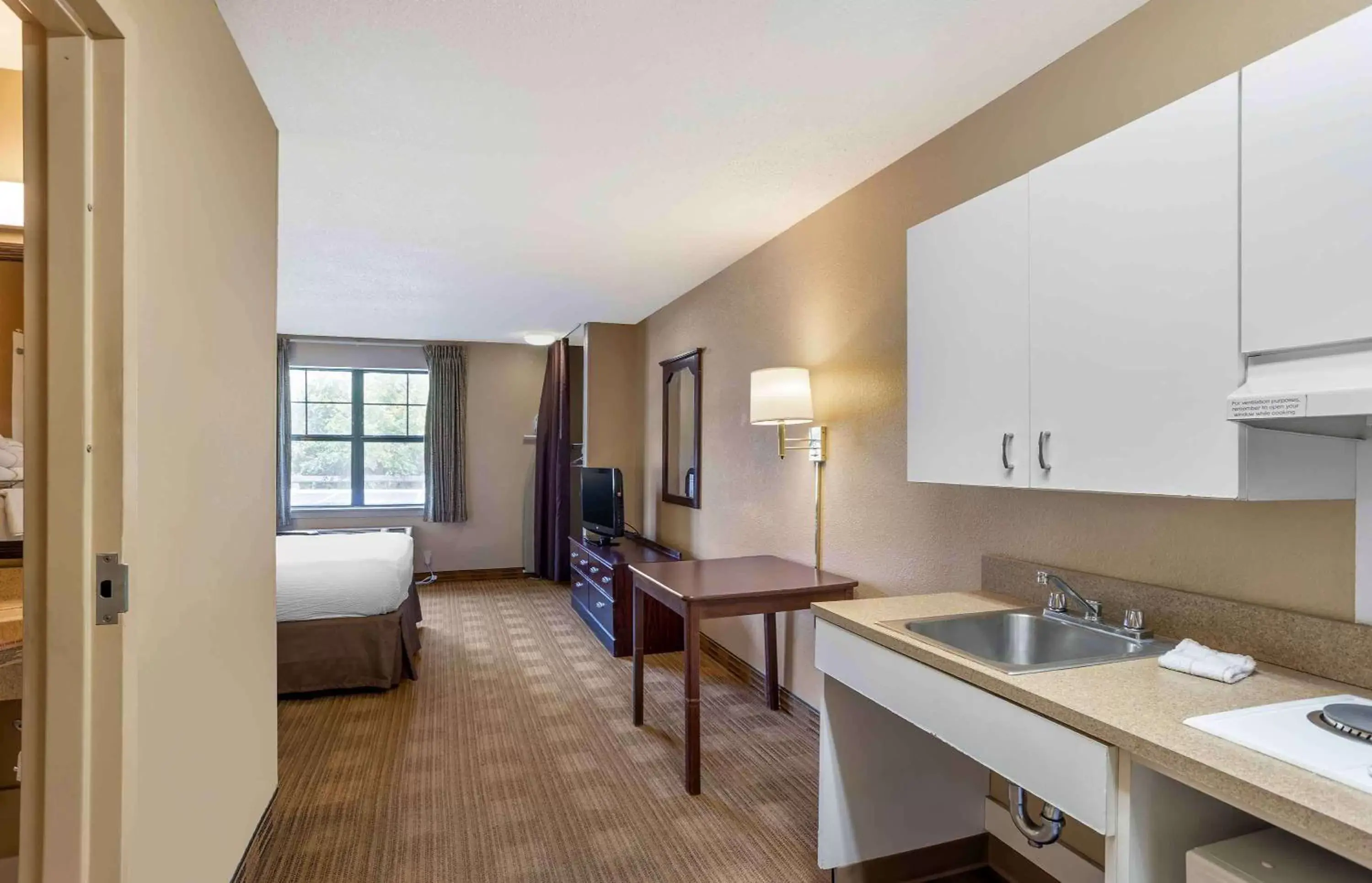 Bedroom, Kitchen/Kitchenette in Extended Stay America Suites - Philadelphia - Exton