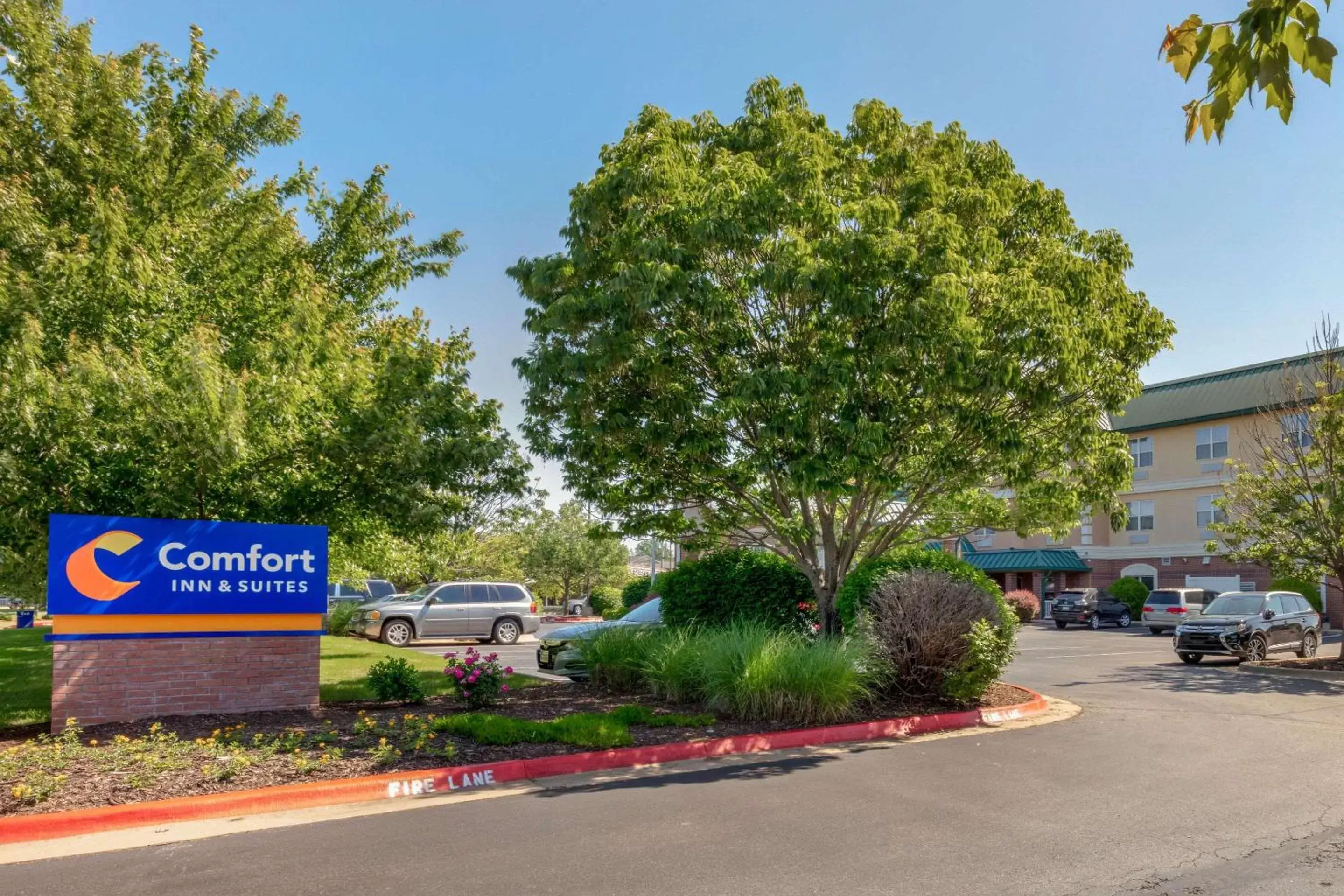 Property building in Comfort Inn & Suites Fayetteville-University Area