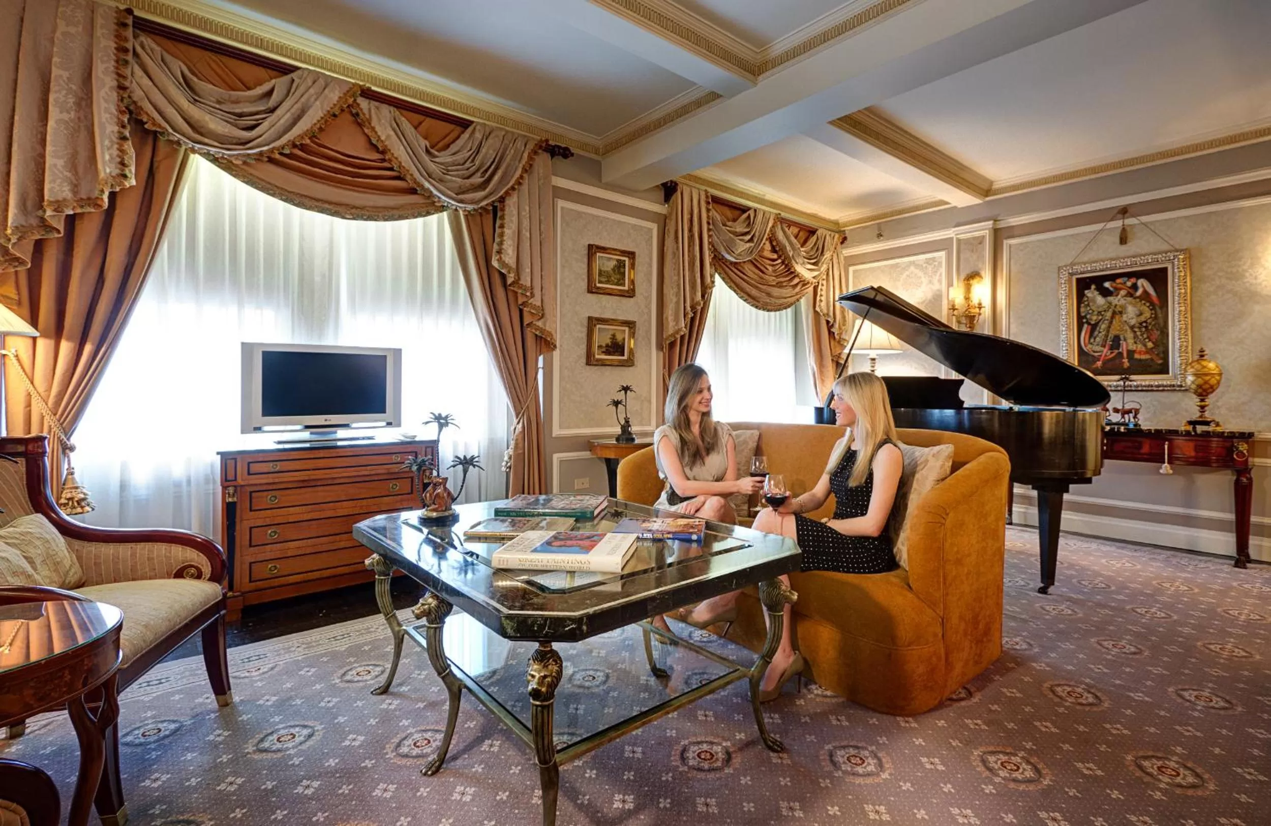 Living room in Hotel Elysee by Library Hotel Collection
