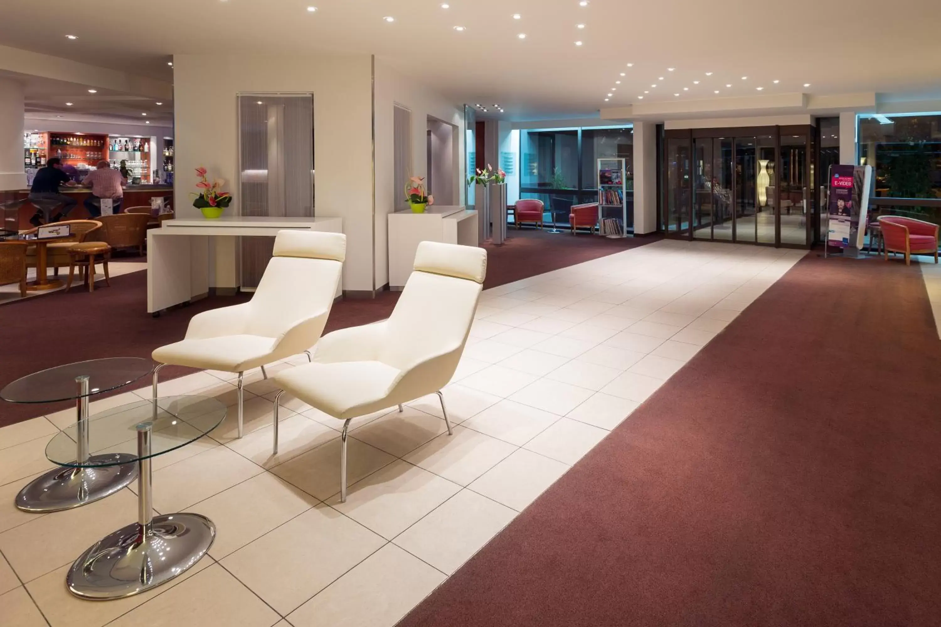 Lobby or reception in Novotel Amboise