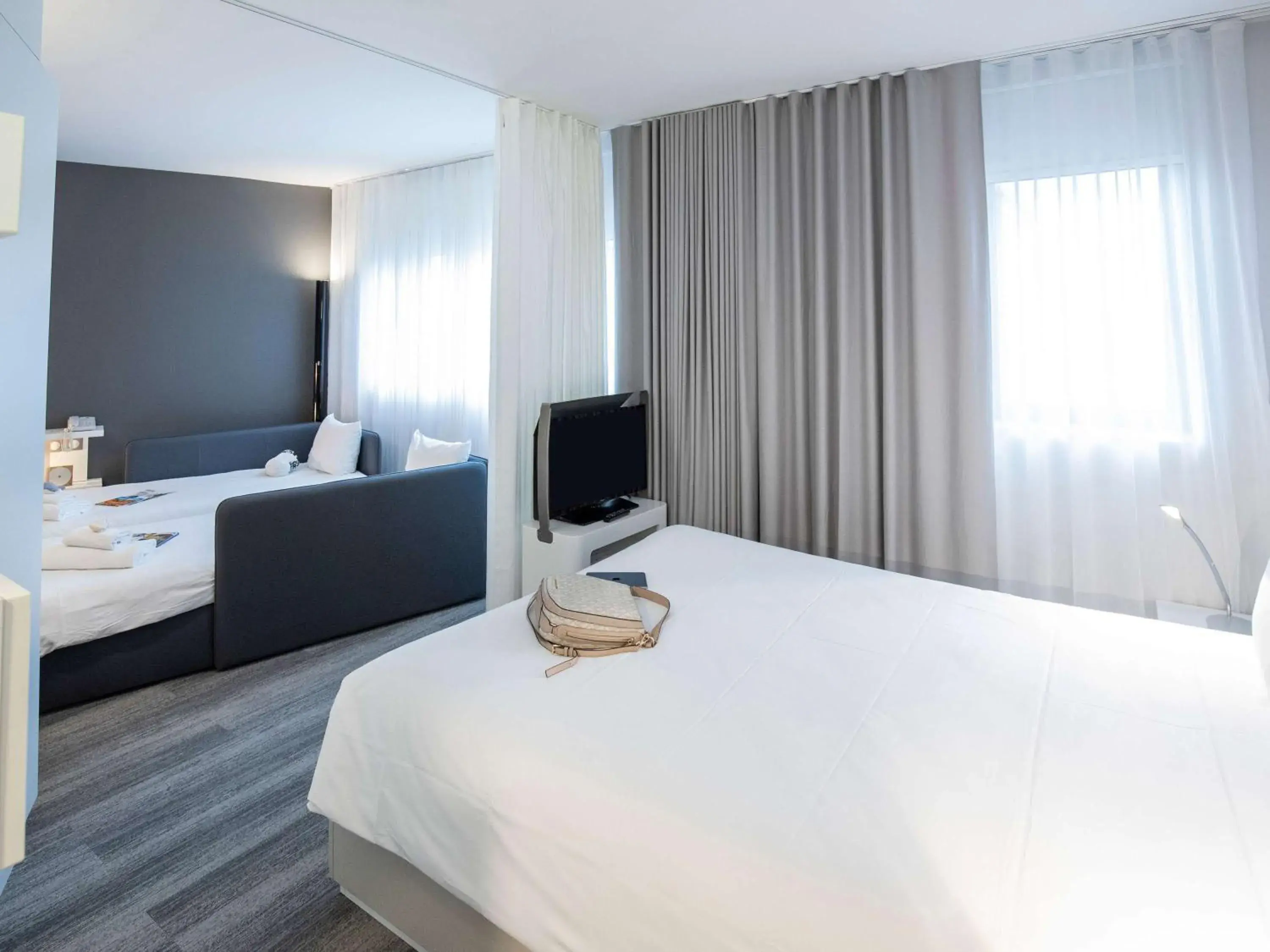 Bedroom, Bed in Novotel Suites Luxembourg