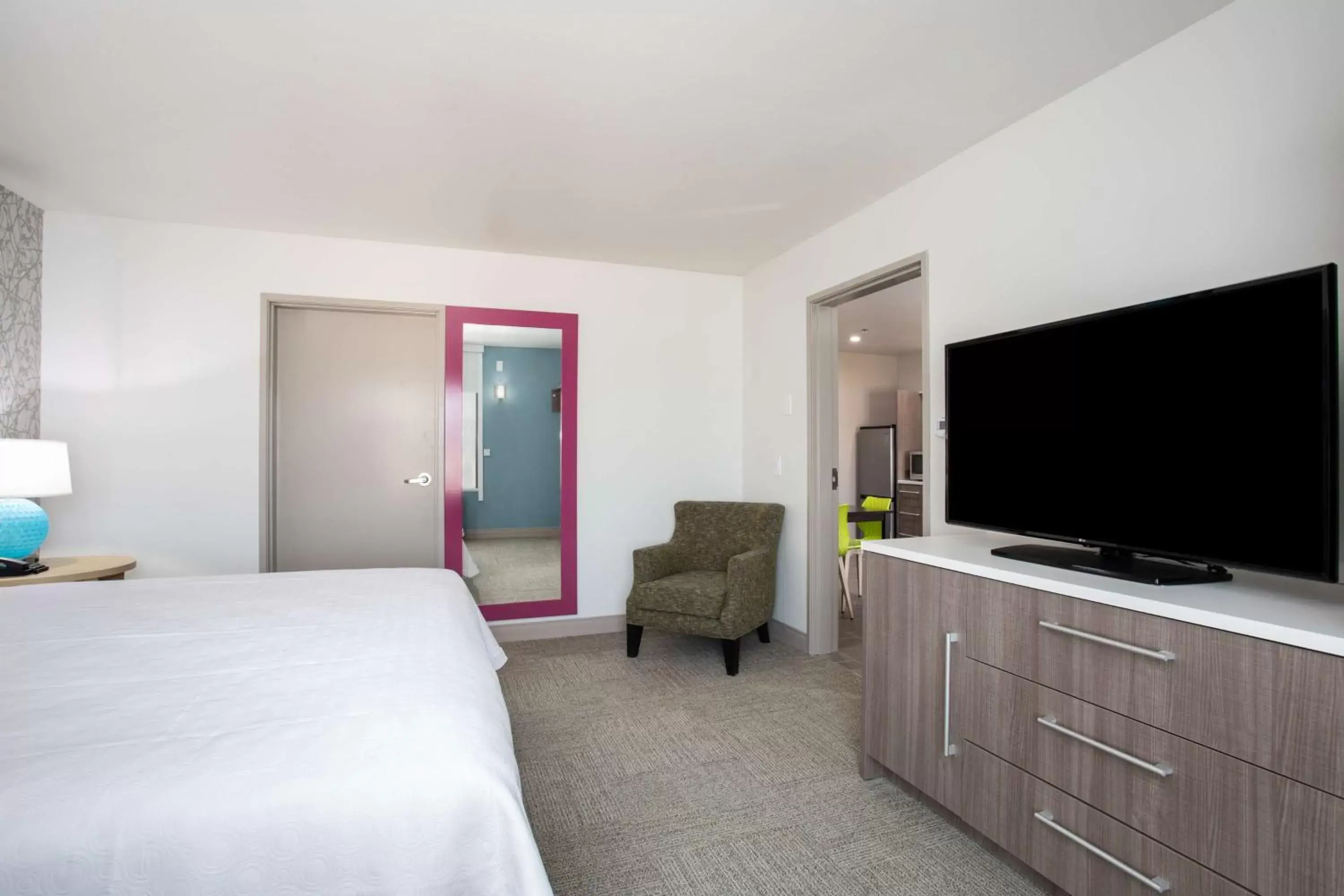 Bedroom, TV/Entertainment Center in Home2 Suites by Hilton Roswell, NM