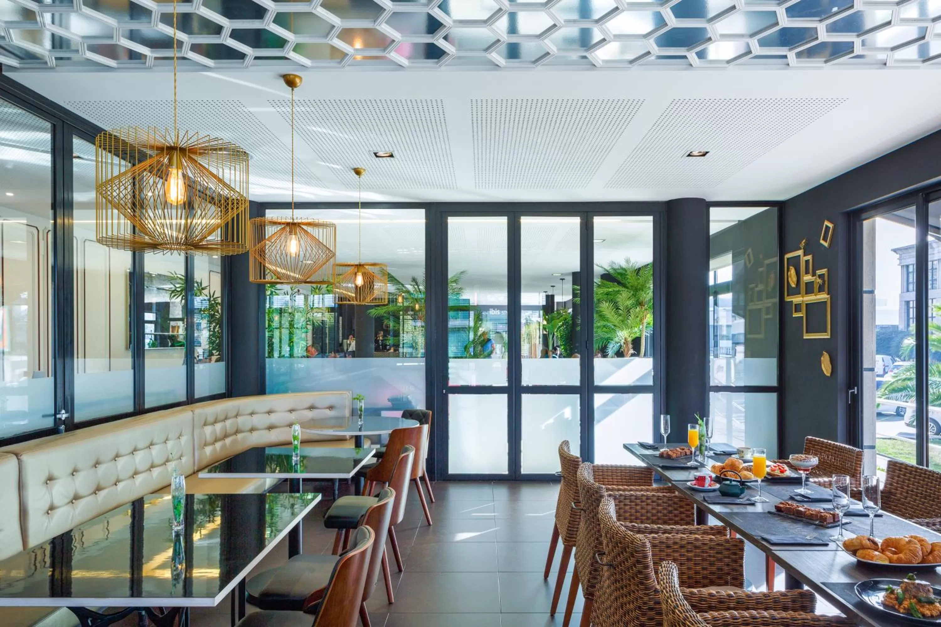 Lounge or bar in Ibis Styles A Coruna