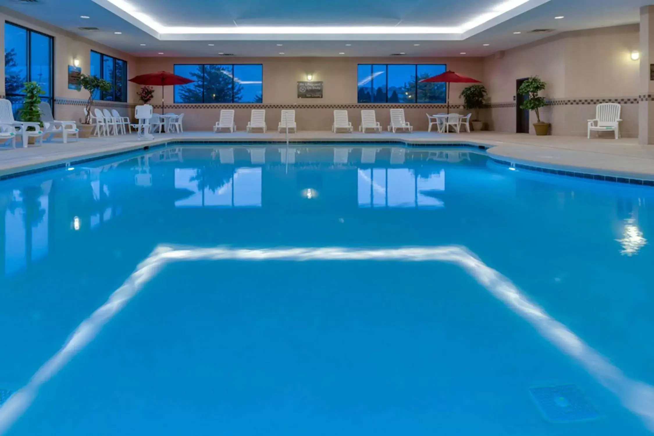 Pool view, Swimming Pool in Hampton Inn Toledo-South/Maumee