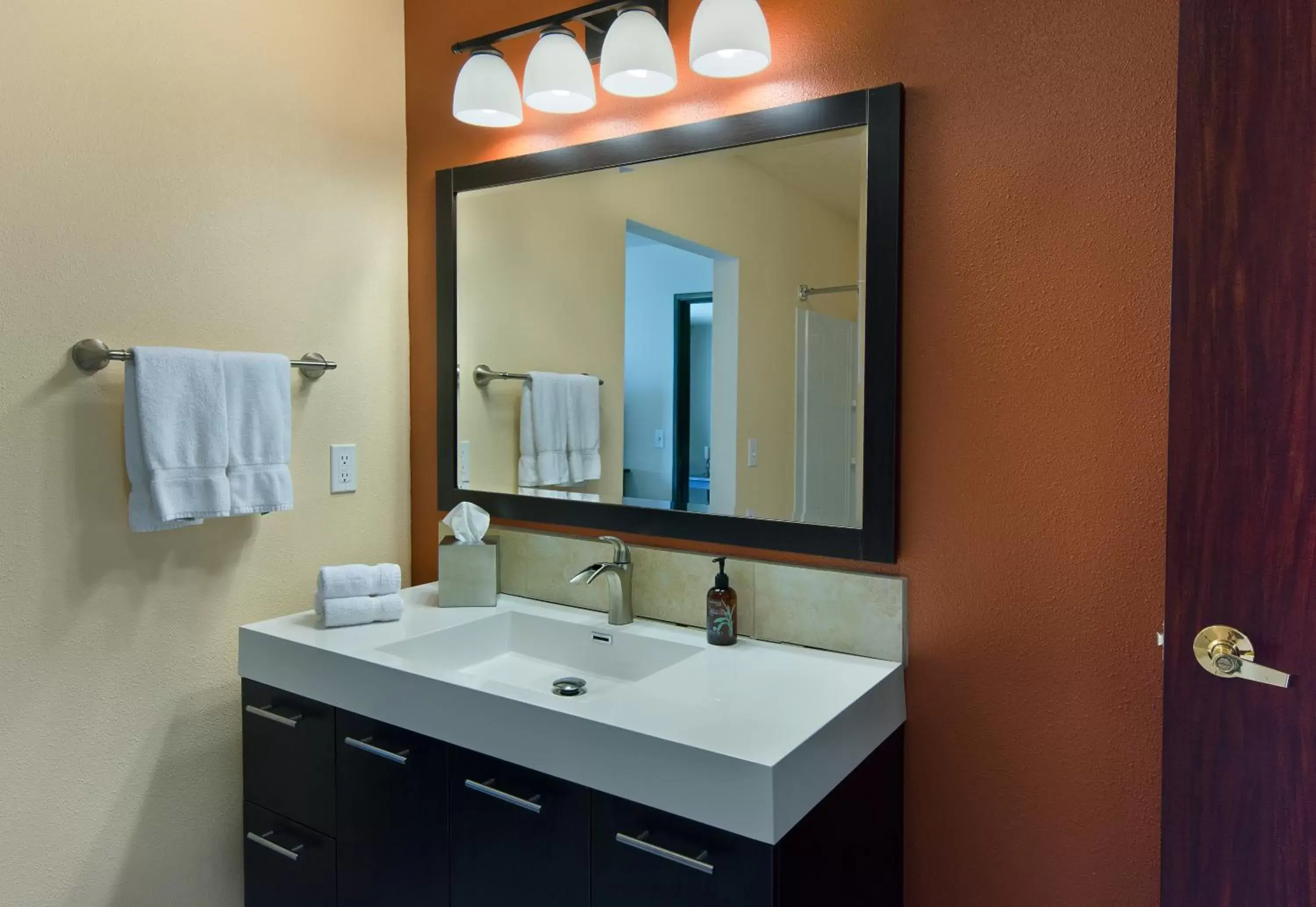 Bathroom in Oxford Suites Spokane Valley
