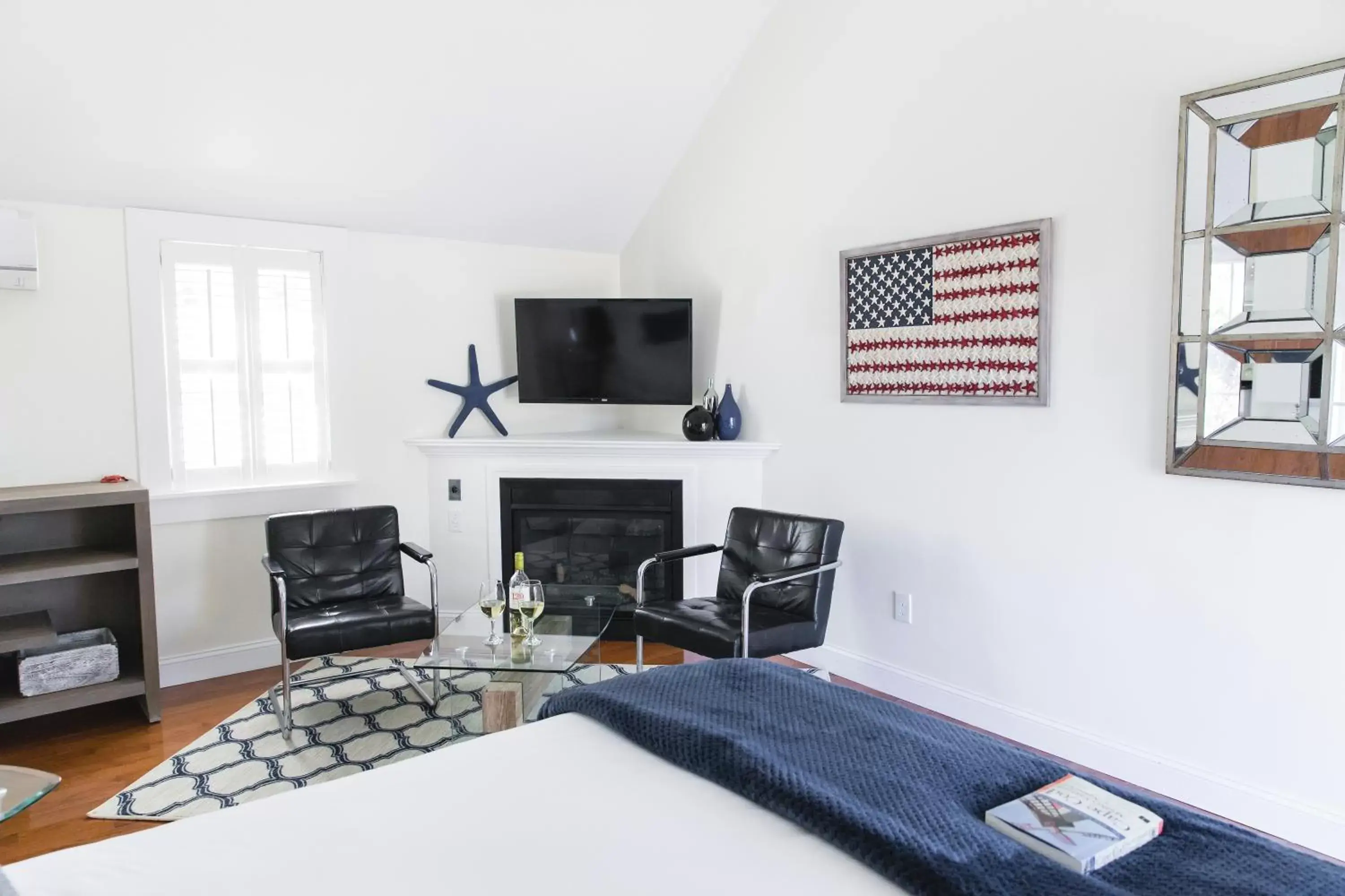 TV and multimedia, TV/Entertainment Center in The Platinum Pebble Boutique Inn - Adults Only Property