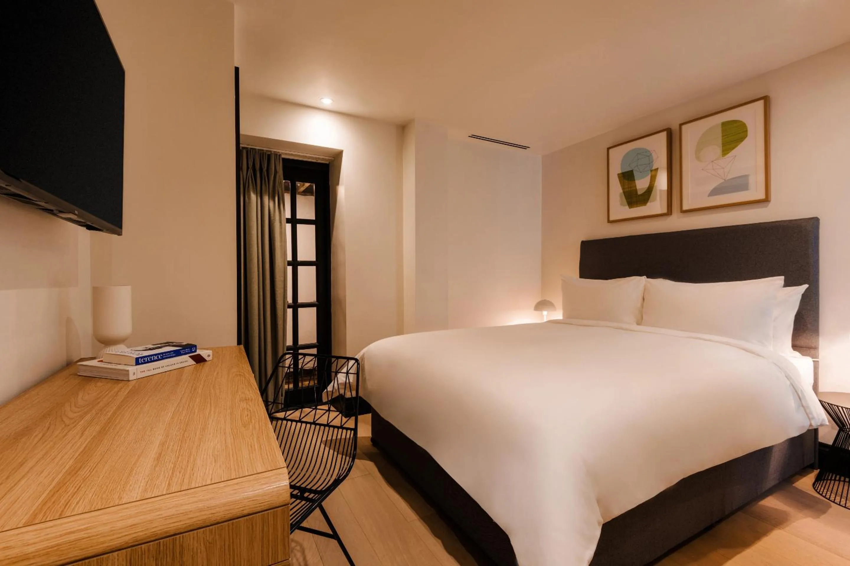 King Room in Chelsea Green Hotel, Sonder by Marriott Bonvoy