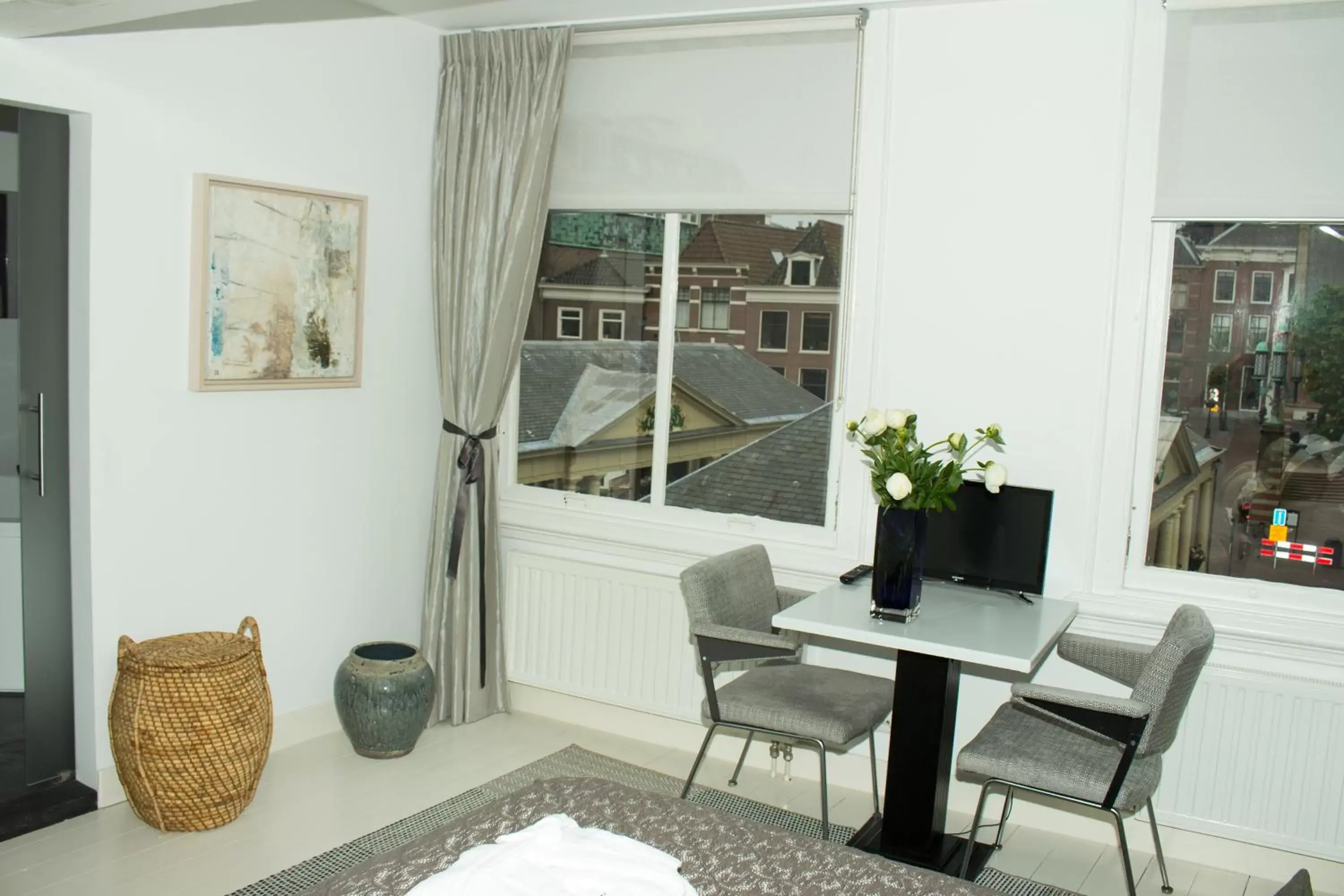 Property building, Seating Area in NR22 Leiden