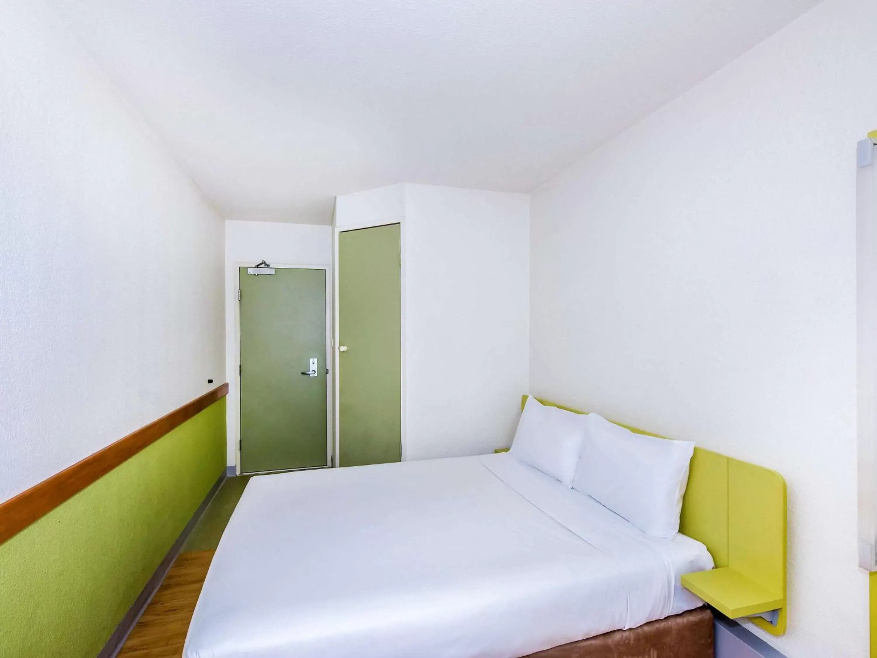 Photo of the whole room, Bed in ibis Budget Wentworthville