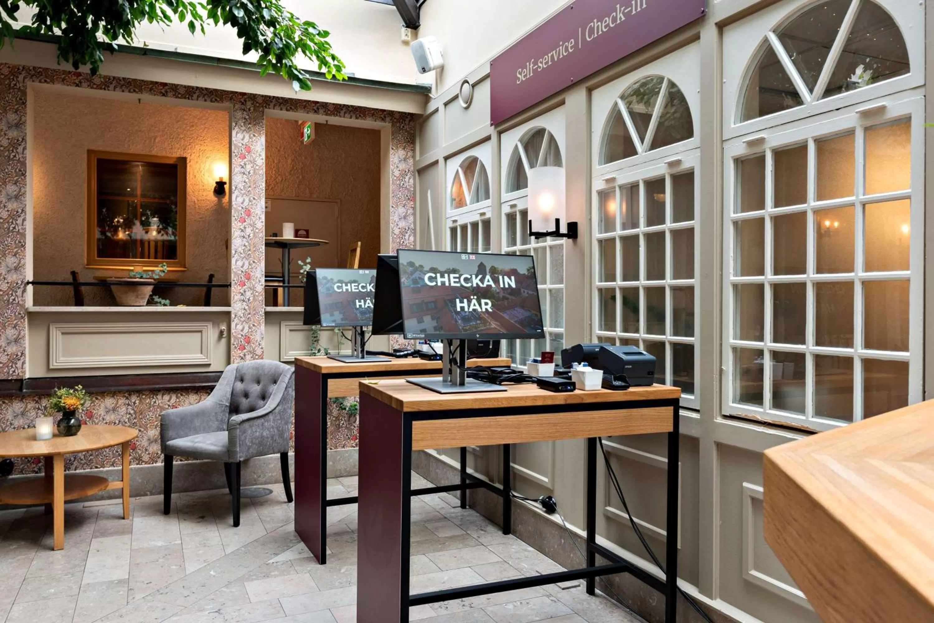 Lobby or reception in Best Western Strand Hotel