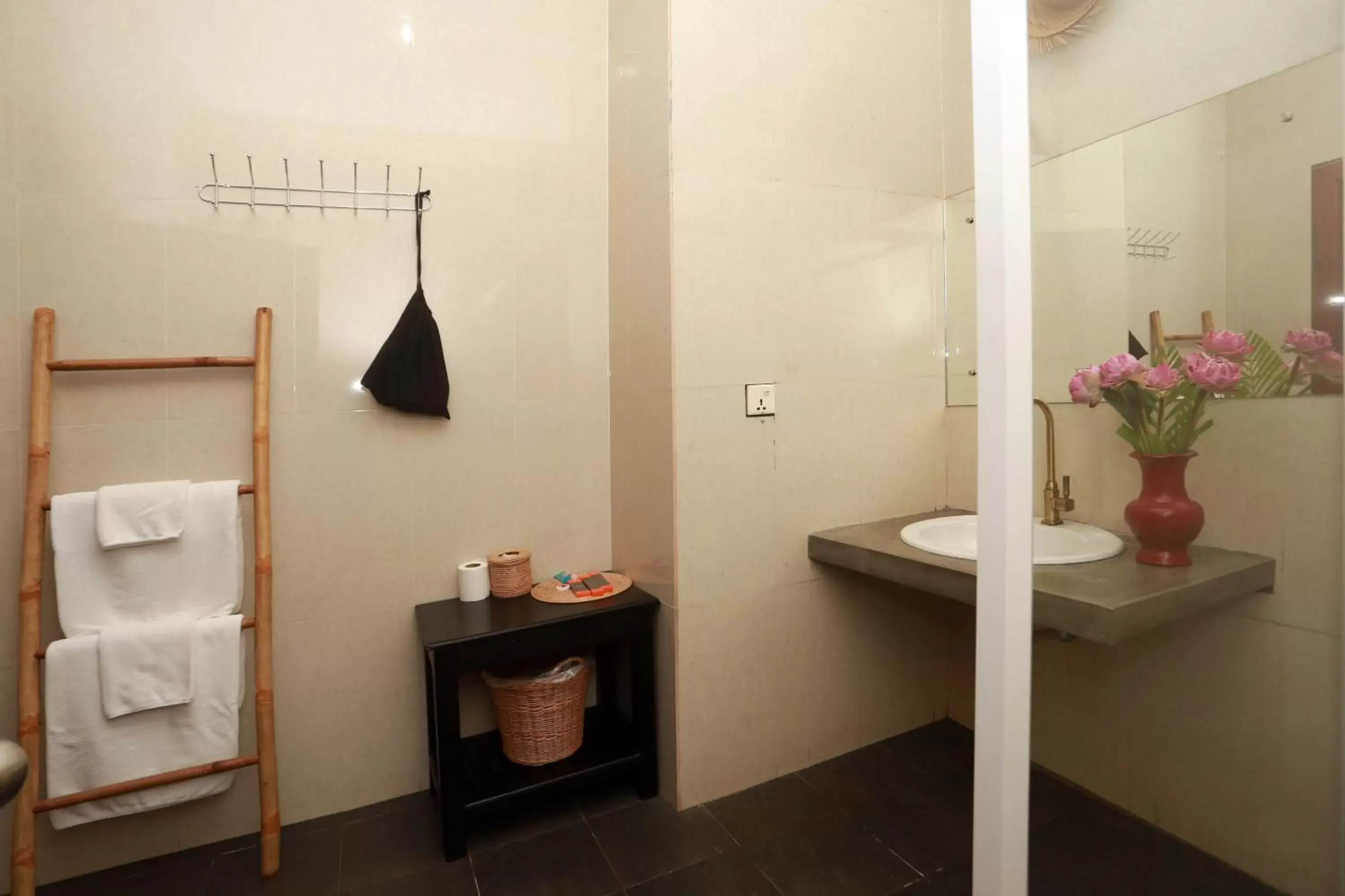 Bathroom in Central Indochine D'angkor Hotel