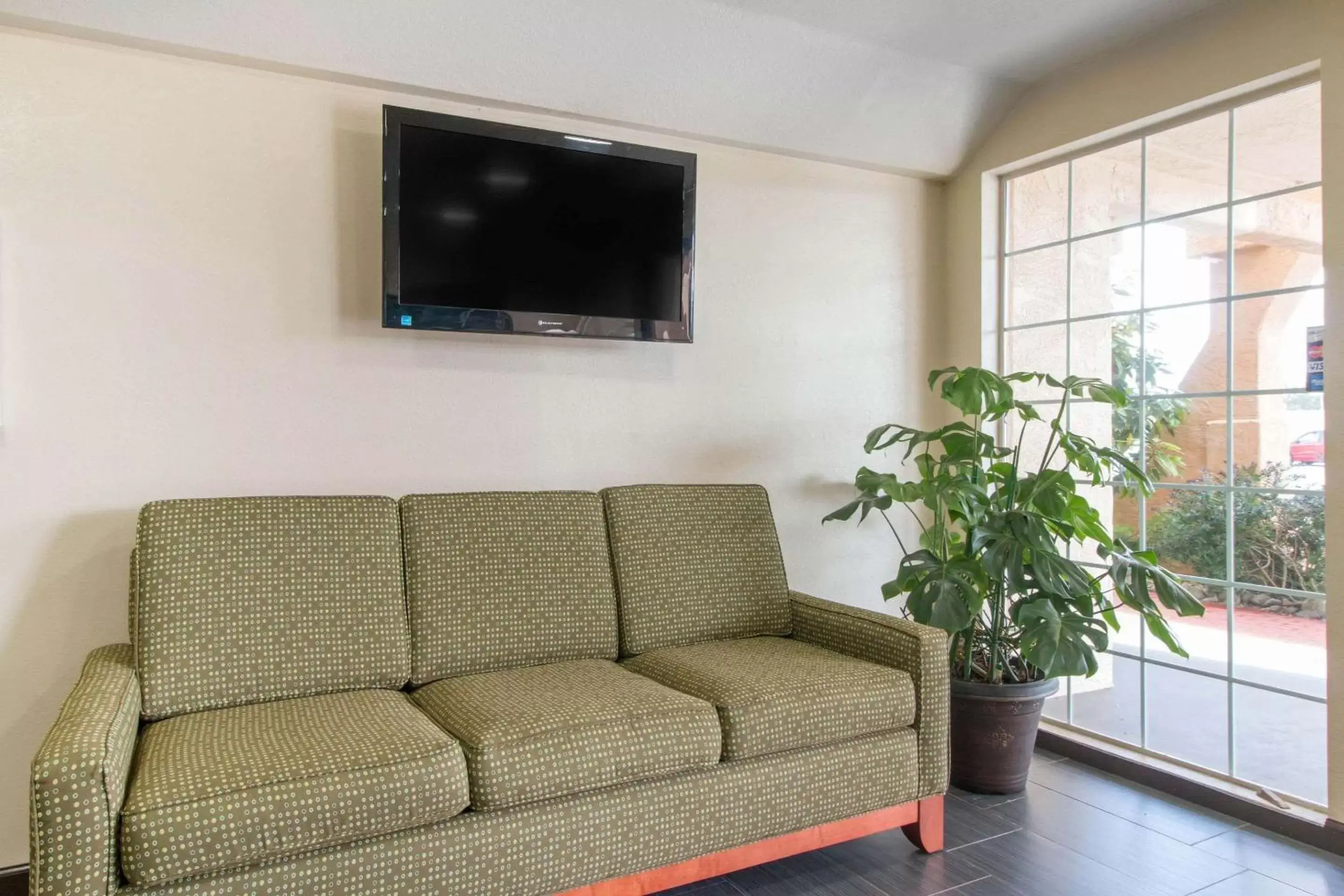 Lobby or reception, Seating Area in Quality Inn & Suites Redwood Coast