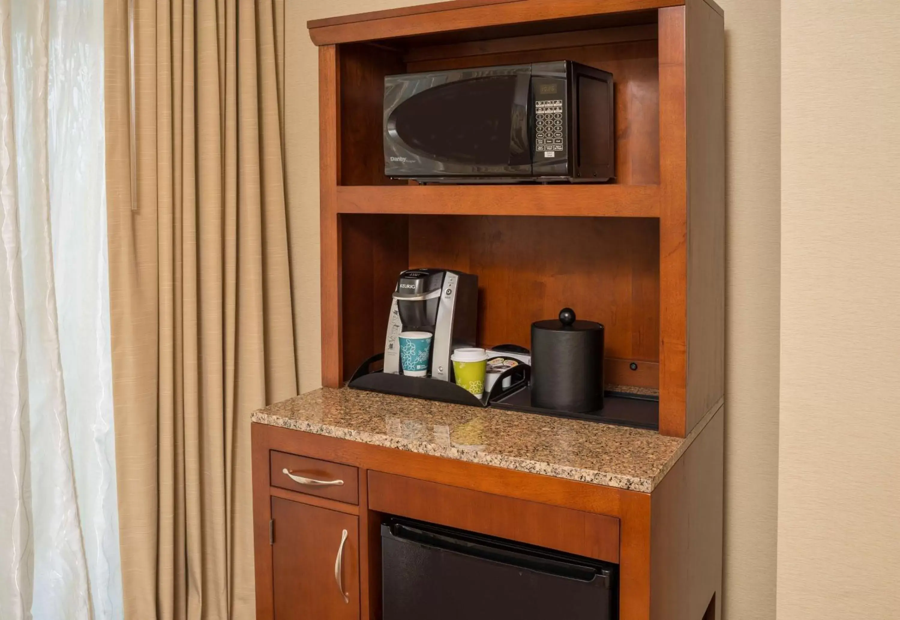 Photo of the whole room in Hilton Garden Inn Alexandria Old Town National Harbor Photo of the whole room in Hilton Garden Inn Alexandria Old Town National Harbor