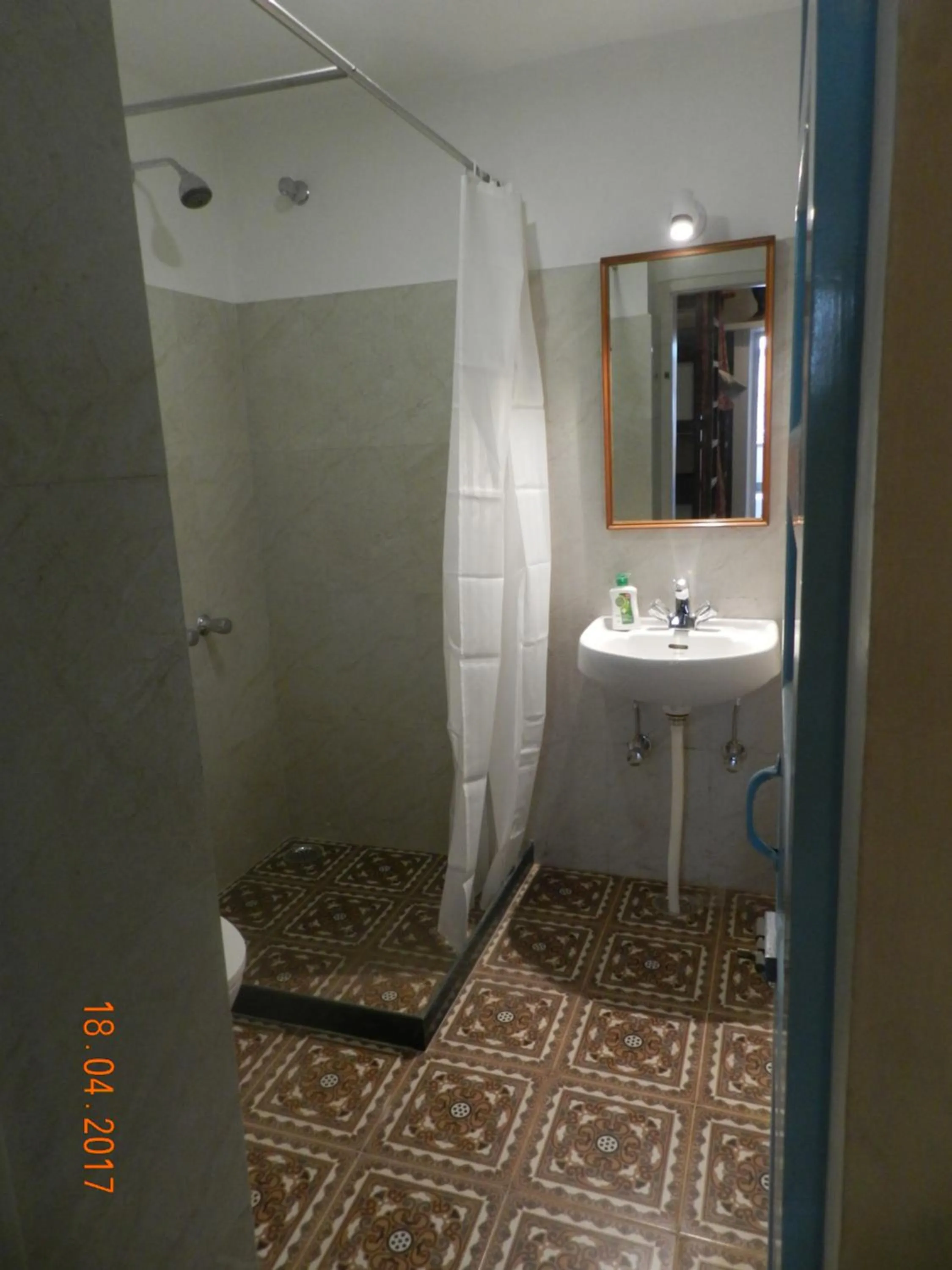 Shower in Jaipur Jantar Hostel