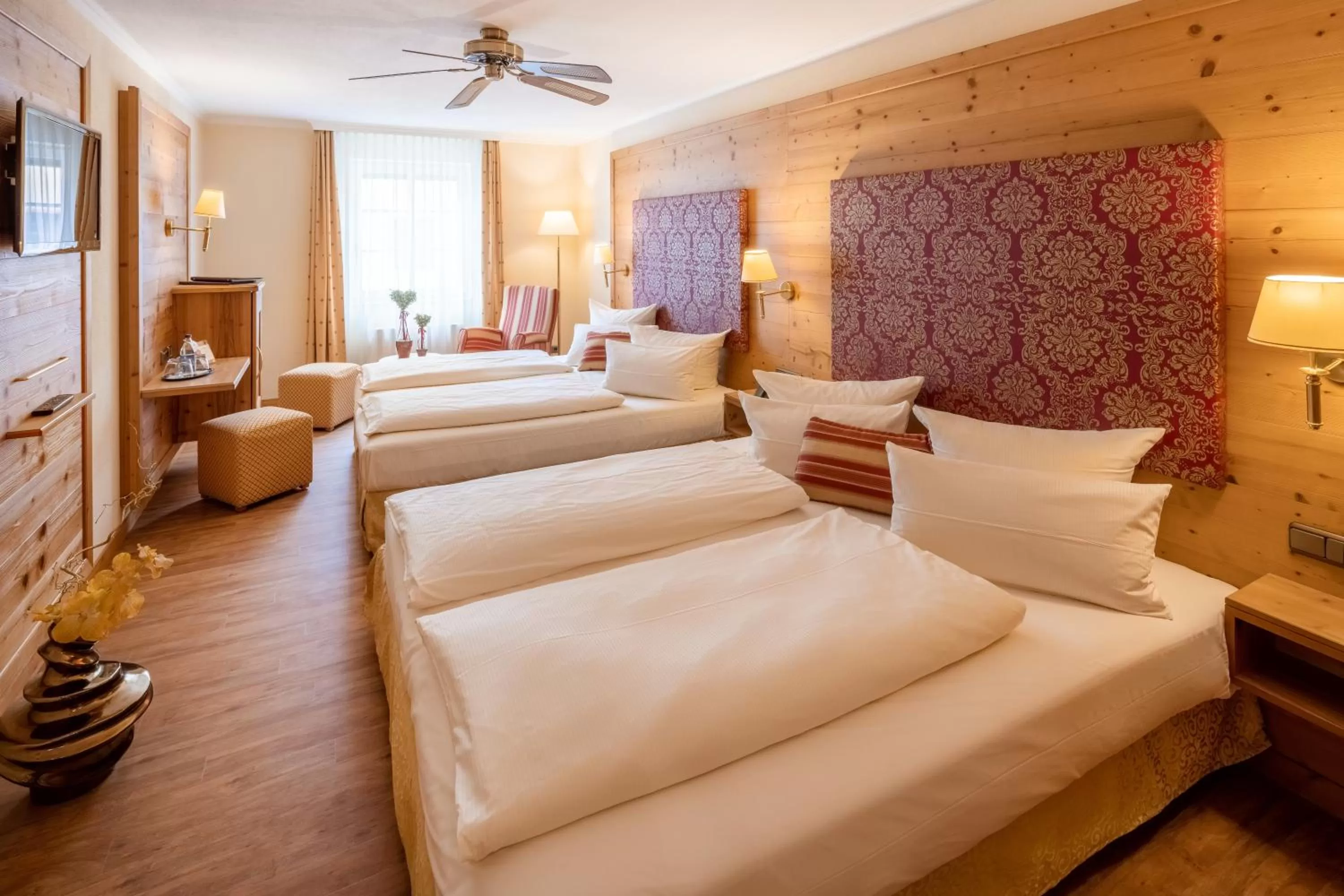 Photo of the whole room, Bed in Hotel Schlosskrone