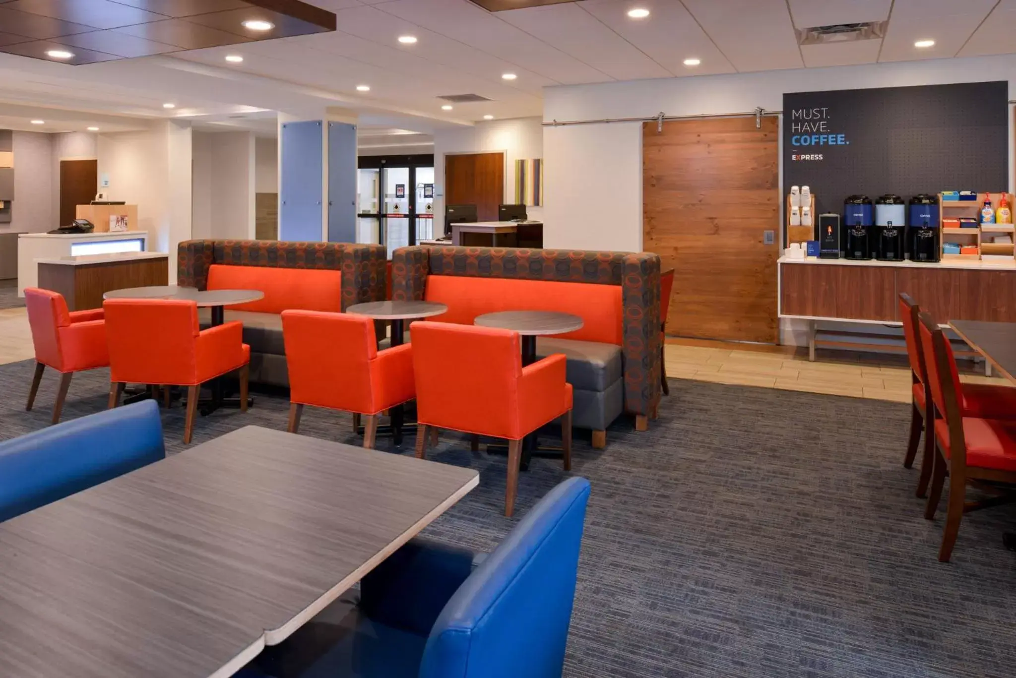 Breakfast, Restaurant/Places to Eat in Holiday Inn Express Hotel & Suites Indianapolis Dtn-Conv Ctr, an IHG Hotel