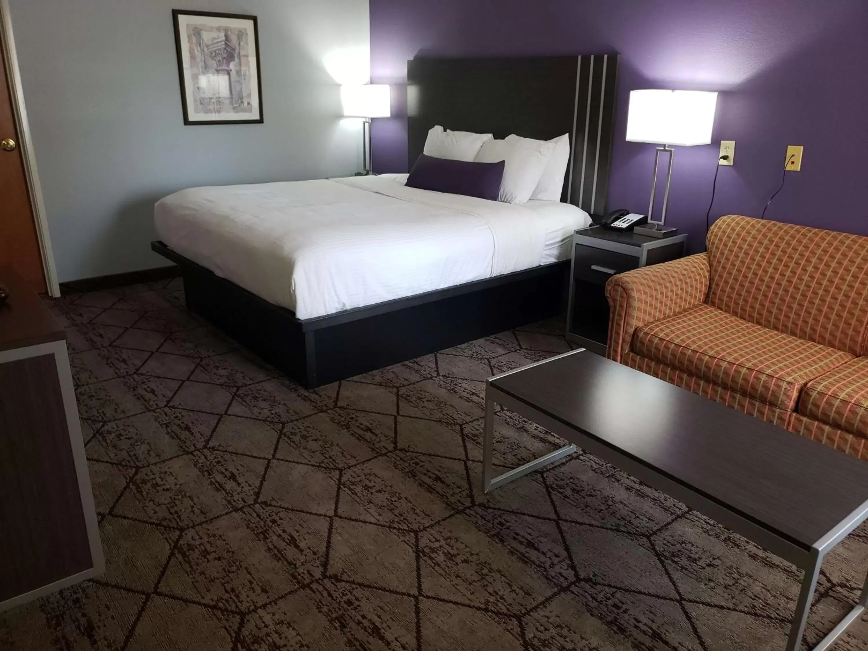 Photo of the whole room, Bed in SureStay Plus Hotel by Best Western Warner Robins AFB