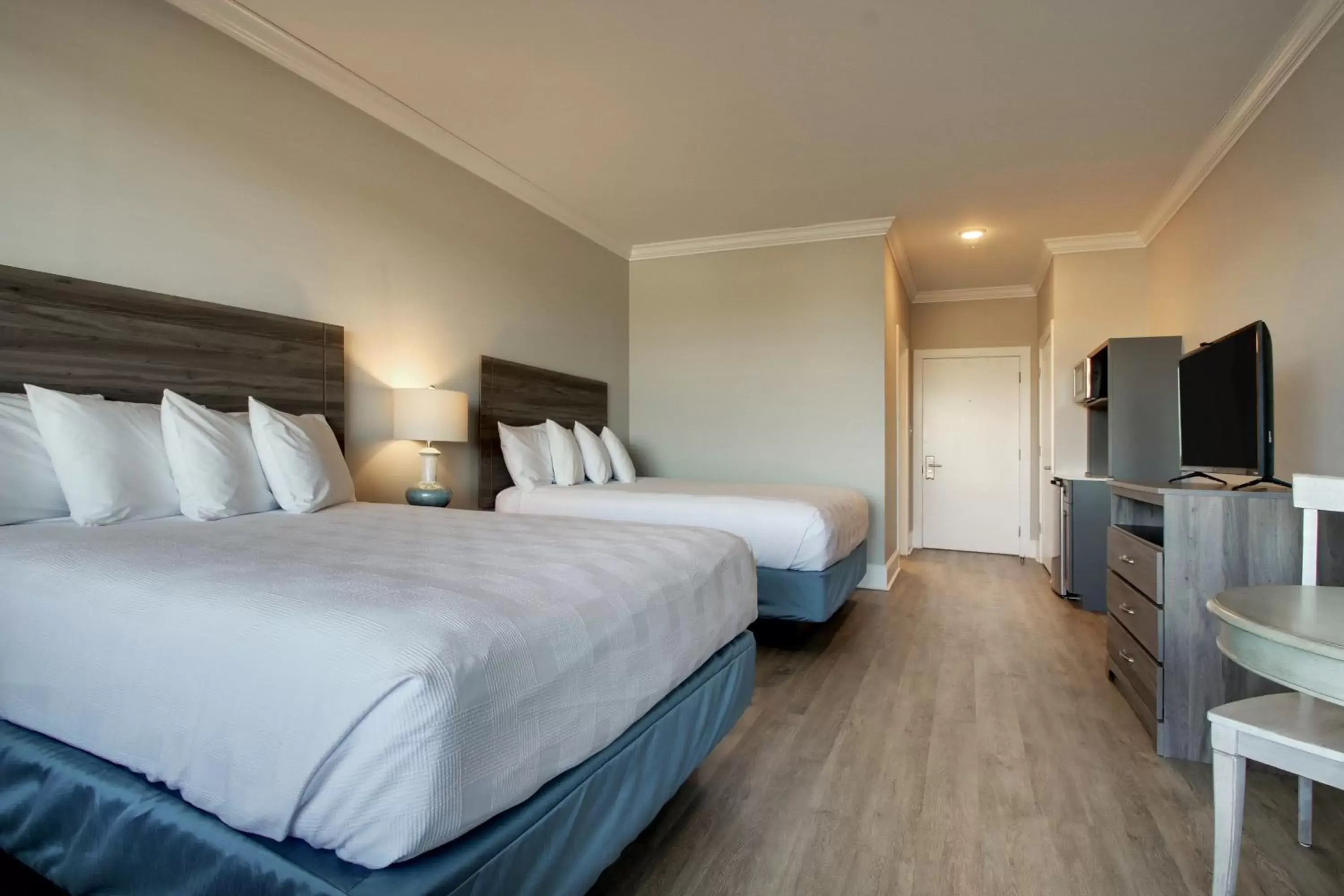 Bed in Islander Hotel & Resort