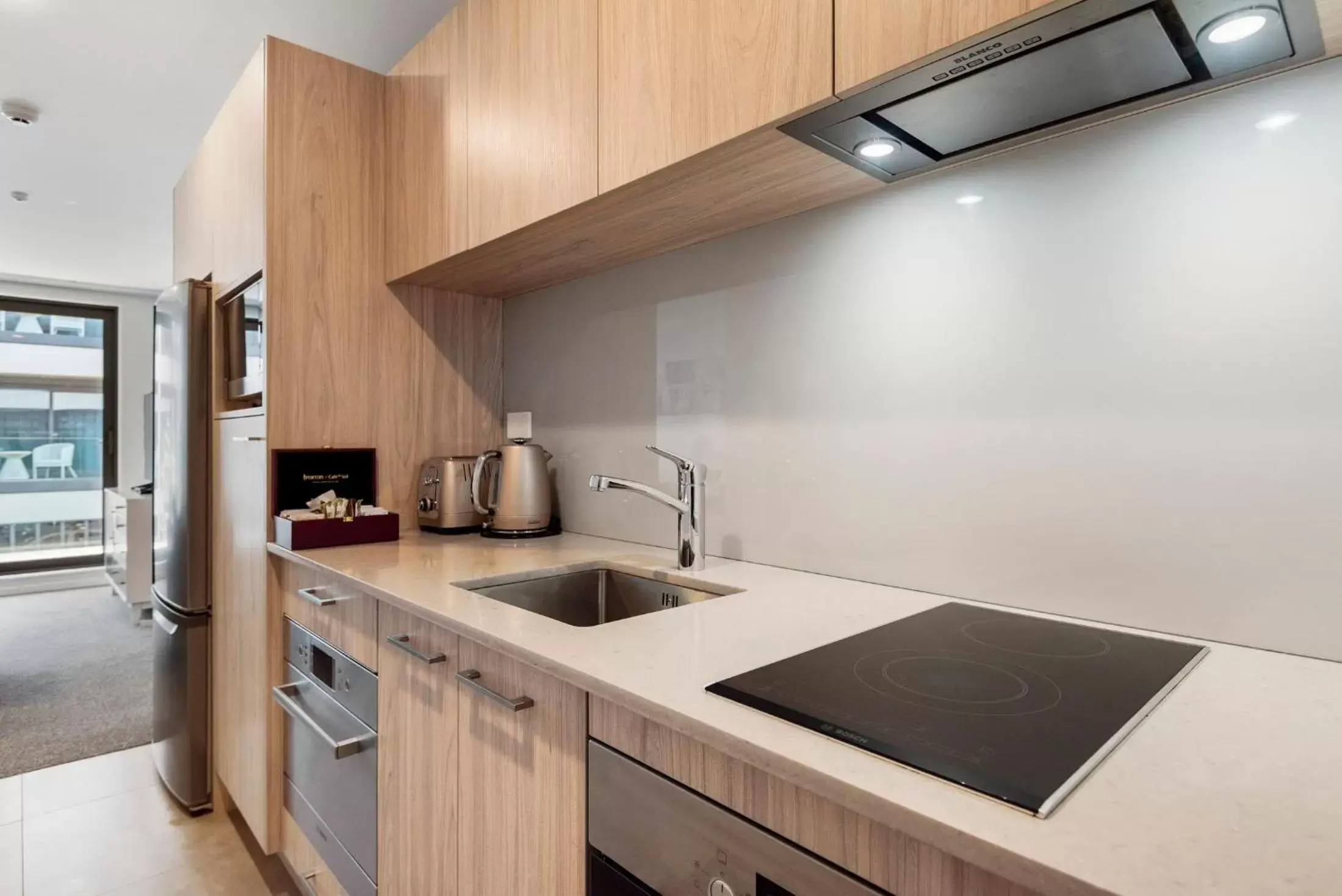 kitchen, Kitchen/Kitchenette in FERNZ Motel & Apartments Birkenhead