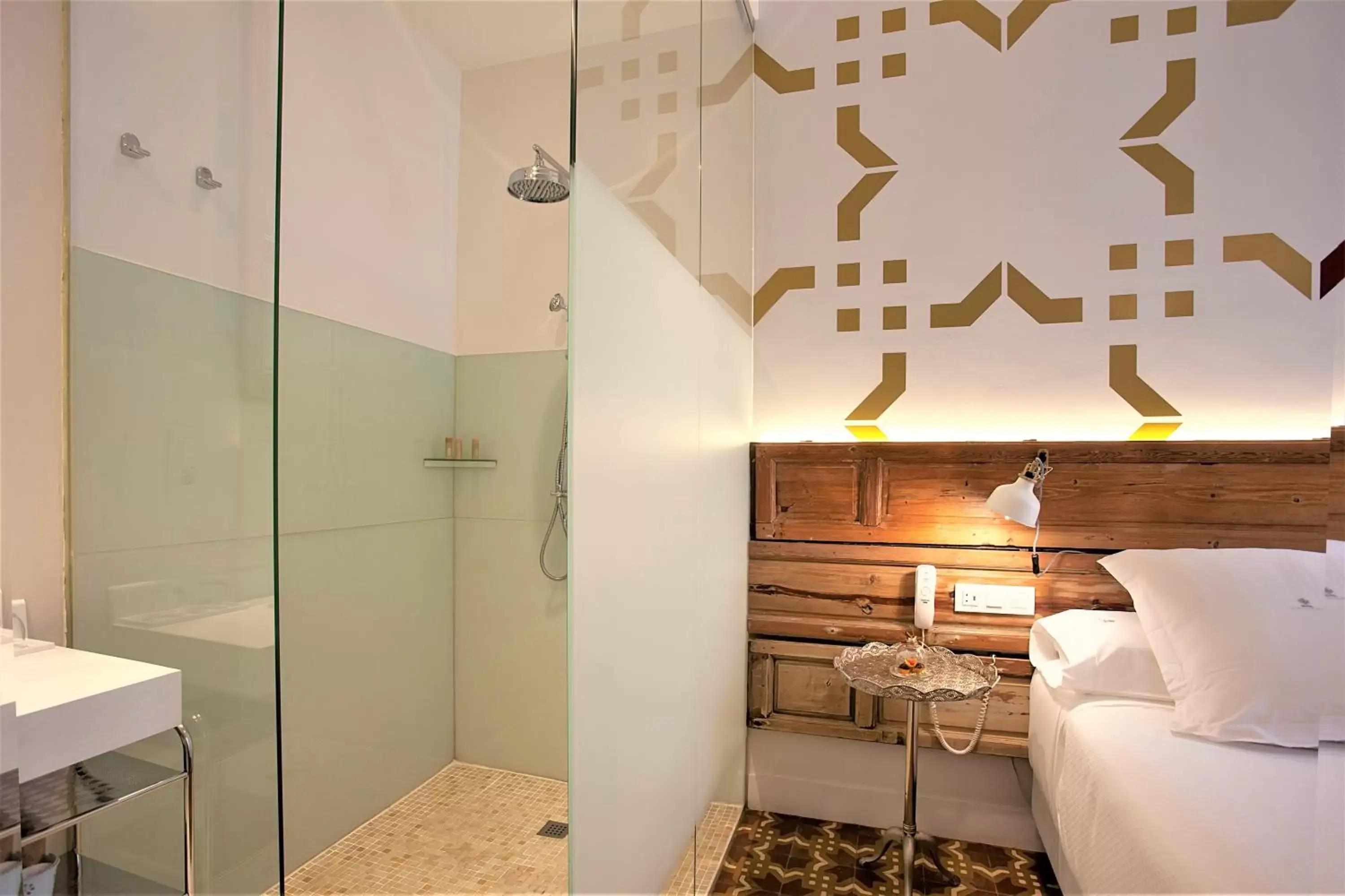 Shower, Bathroom in Hotel Madinat