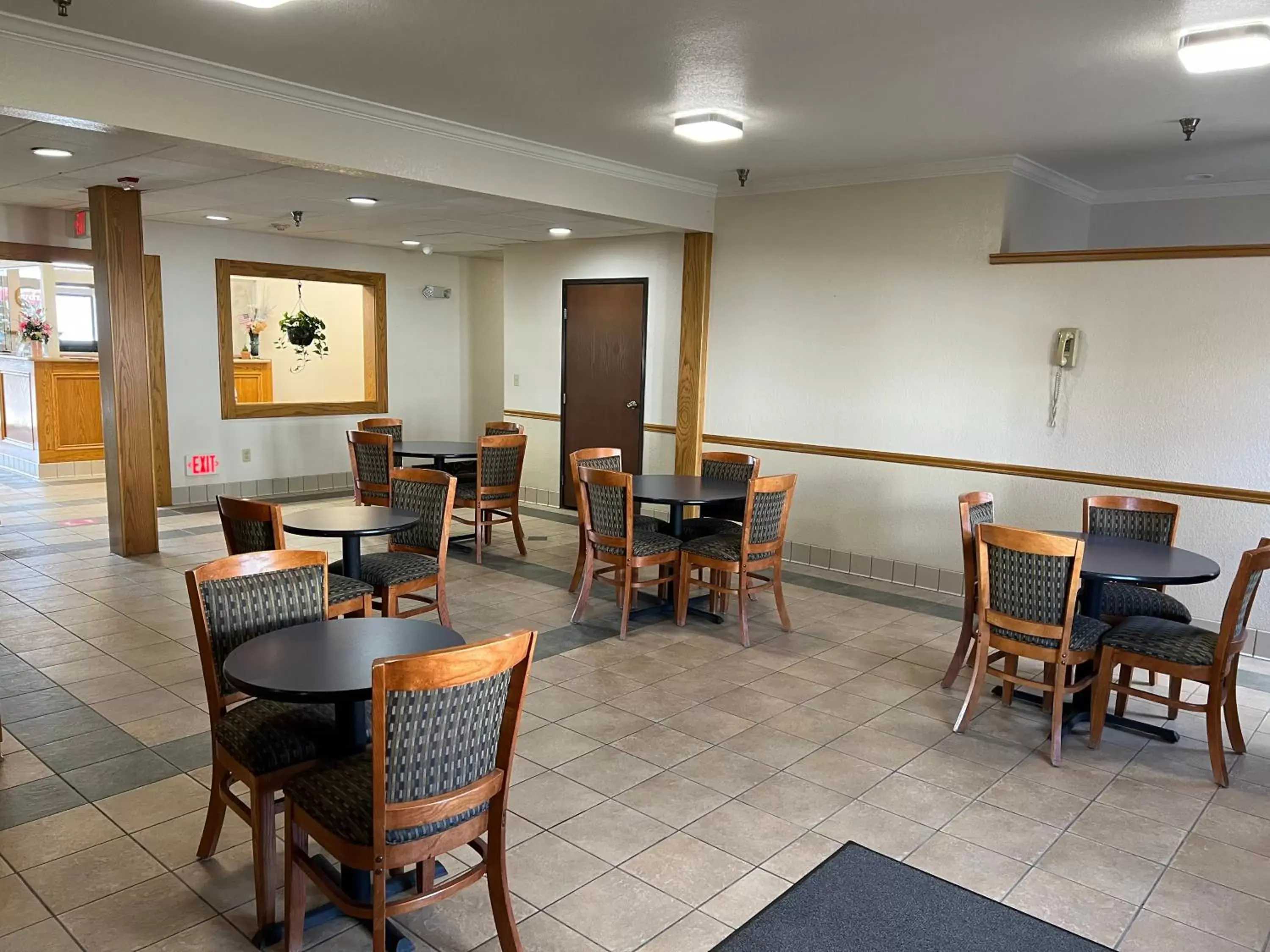 Restaurant/Places to Eat in Express Inn & suites