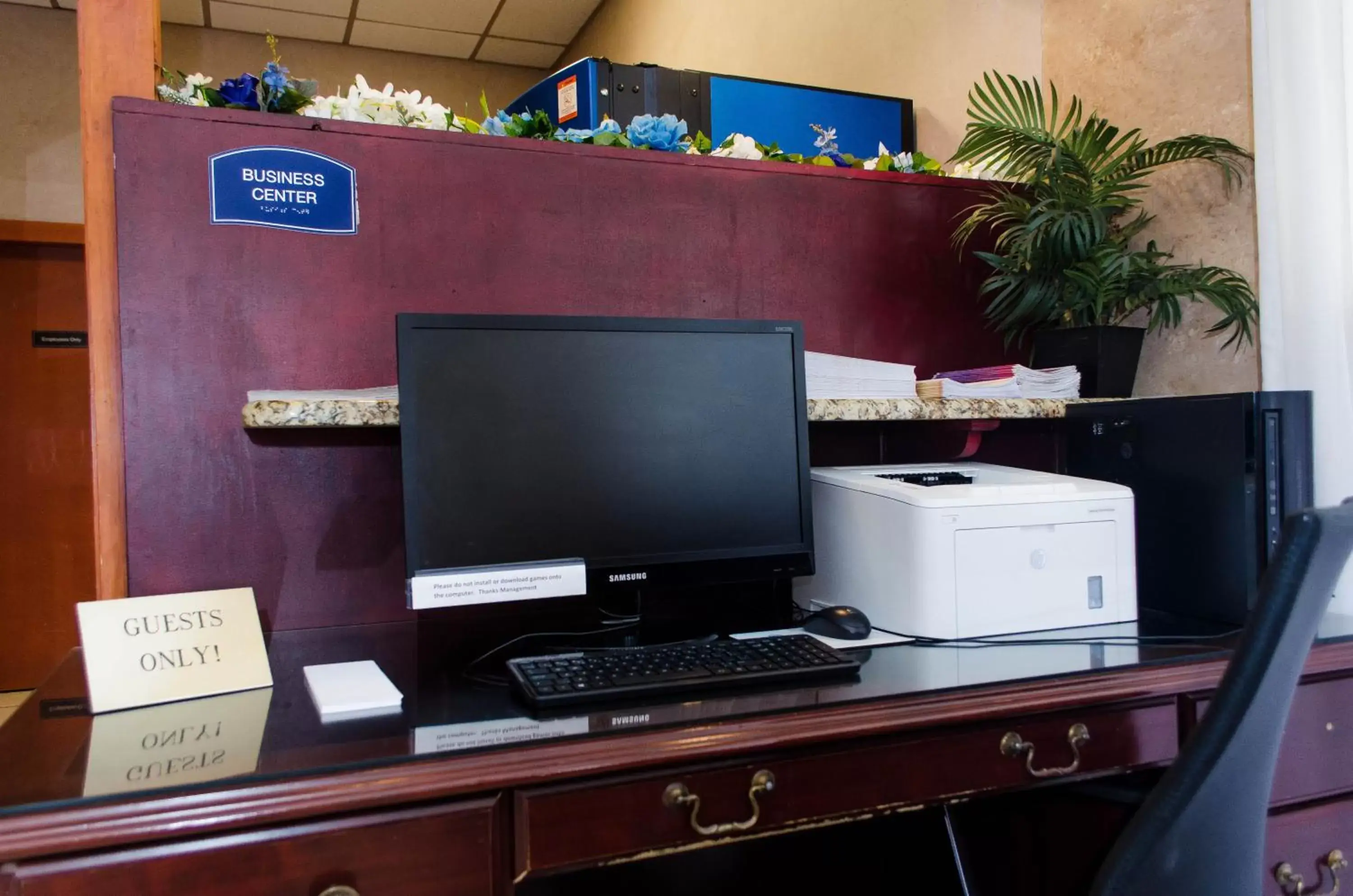 Business facilities in Howard Johnson by Wyndham Lakeland