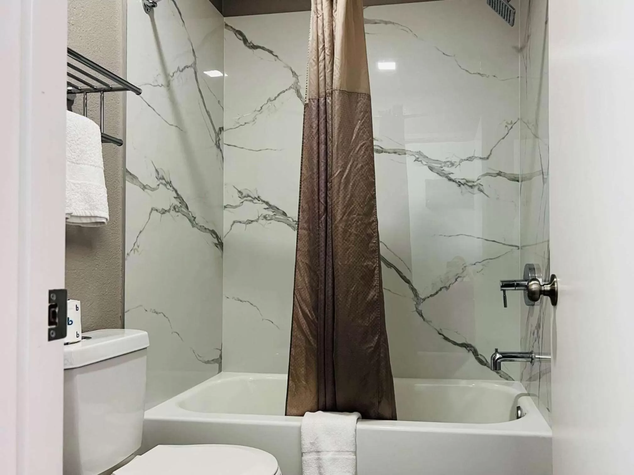 Bathroom in Motel 6-La Mesa, CA - San Diego