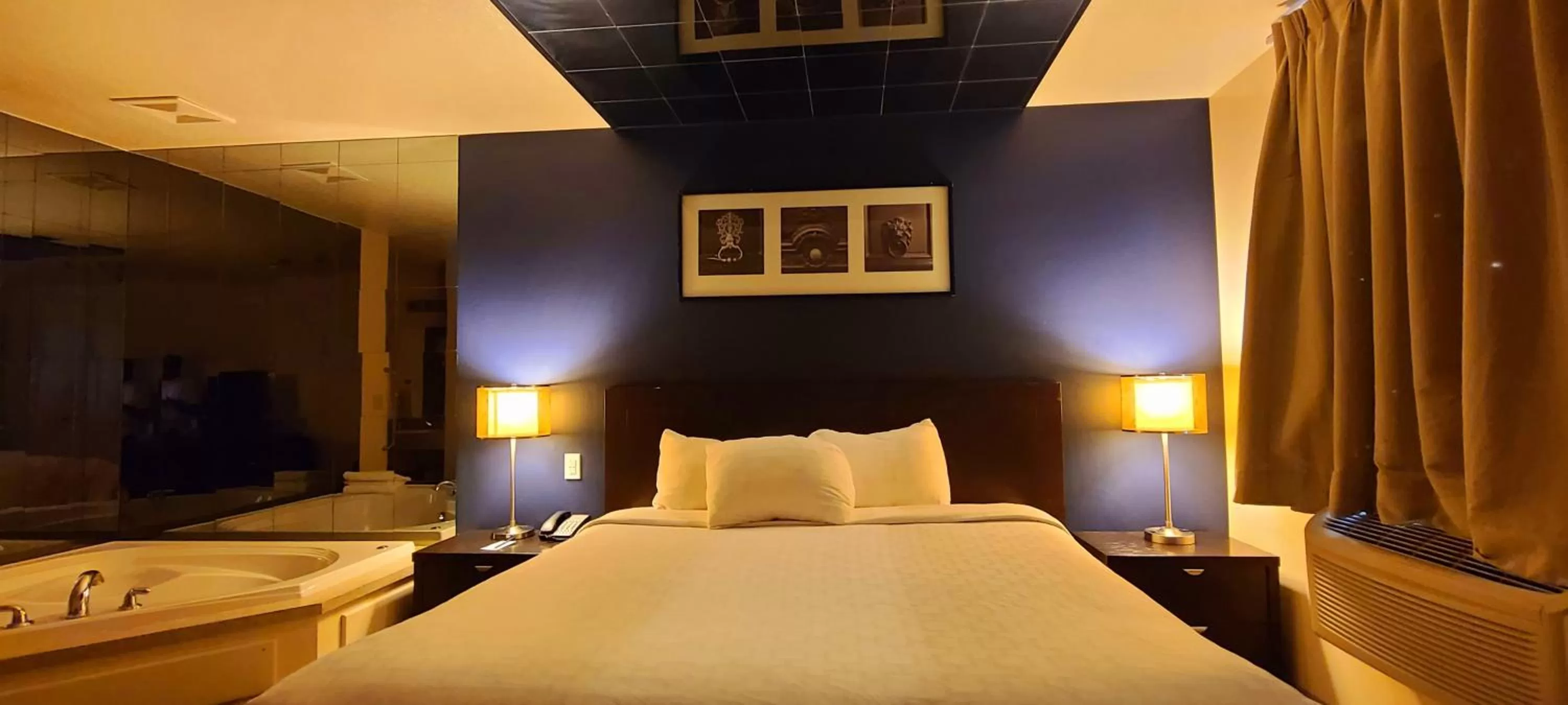 Suite with Hot Tub in Empire Inn & Suites