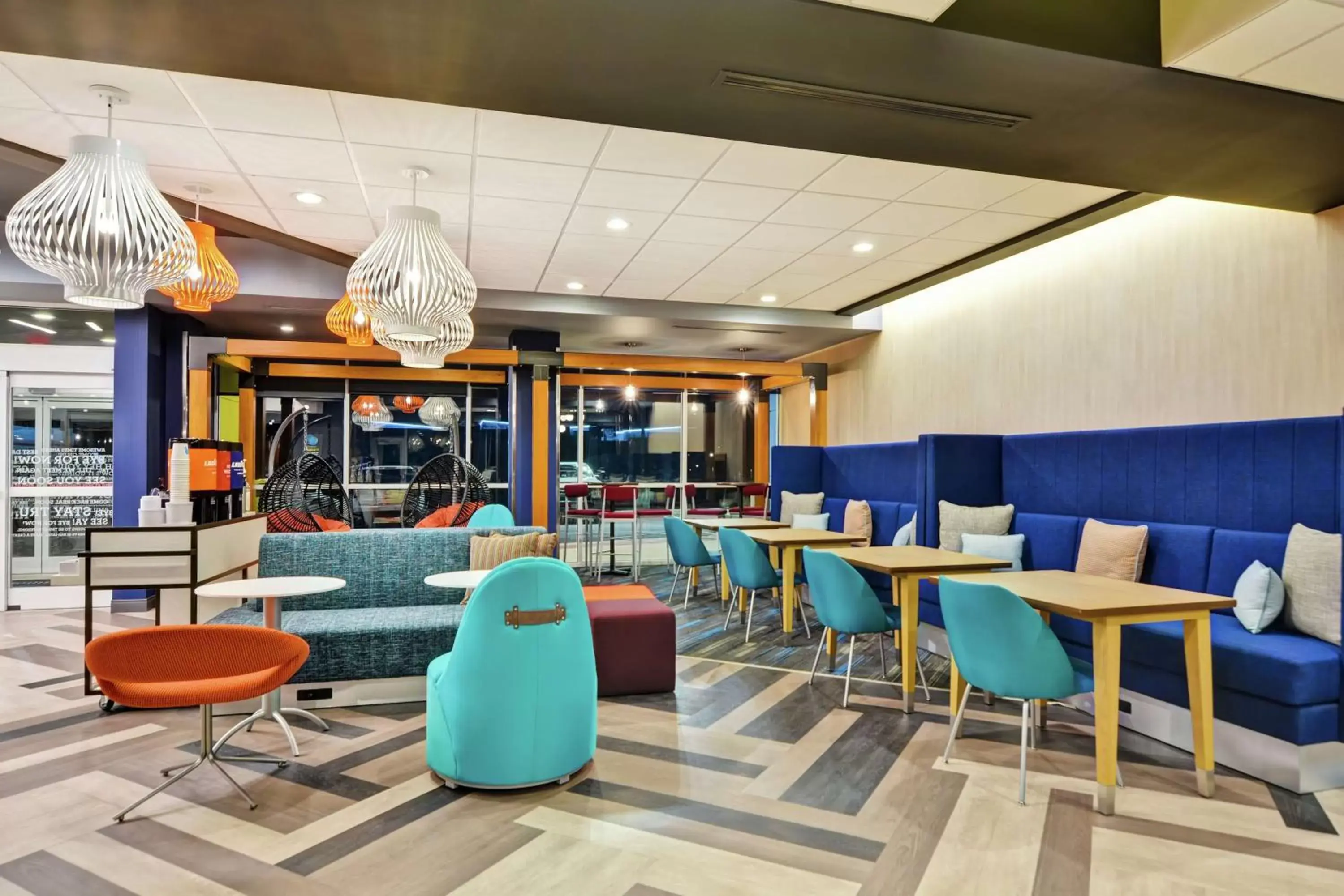 Lobby or reception, Lounge/Bar in Tru By Hilton Richmond