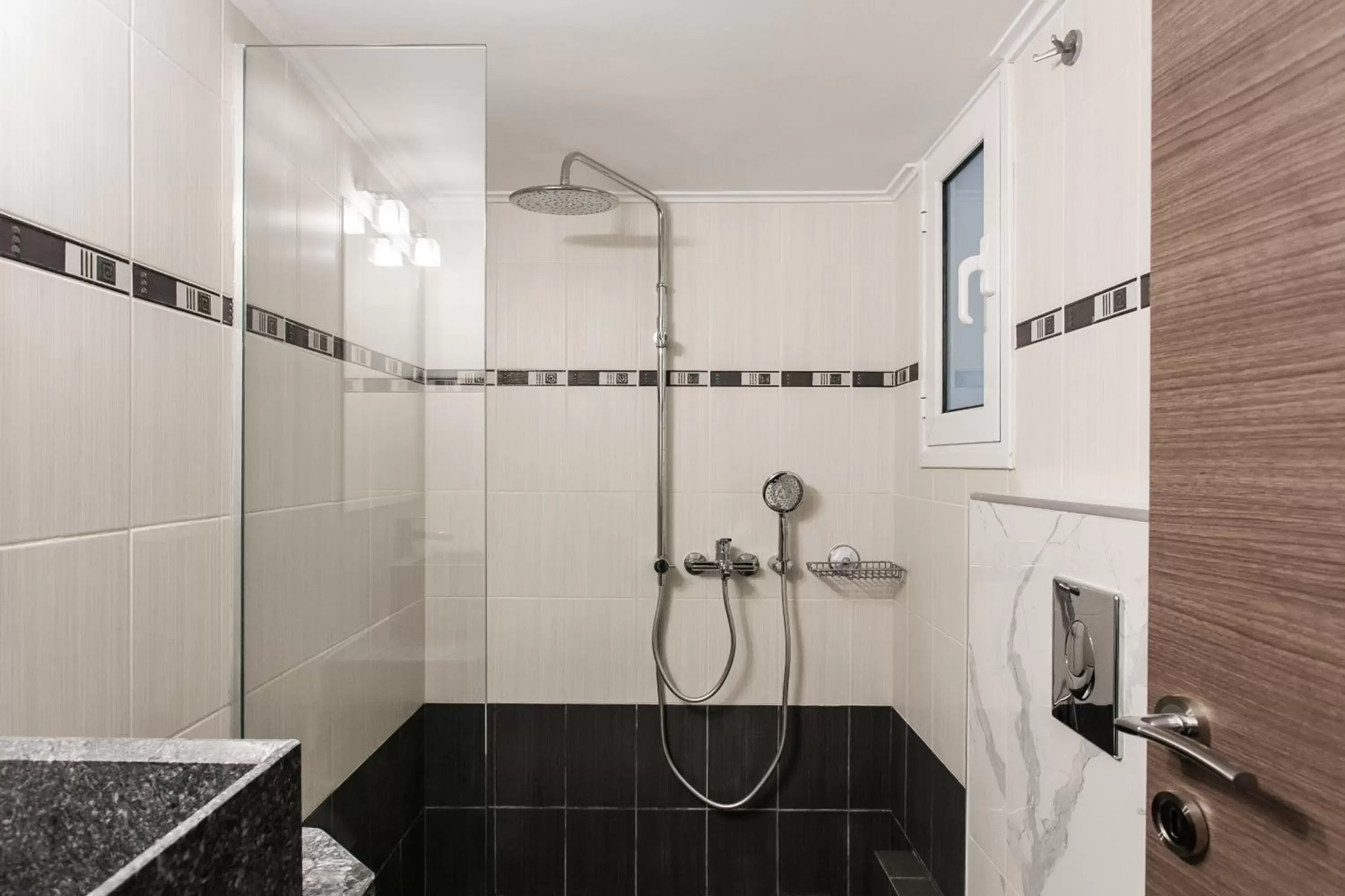 Shower, Bathroom in Nicholas Point Apartments and Rooms