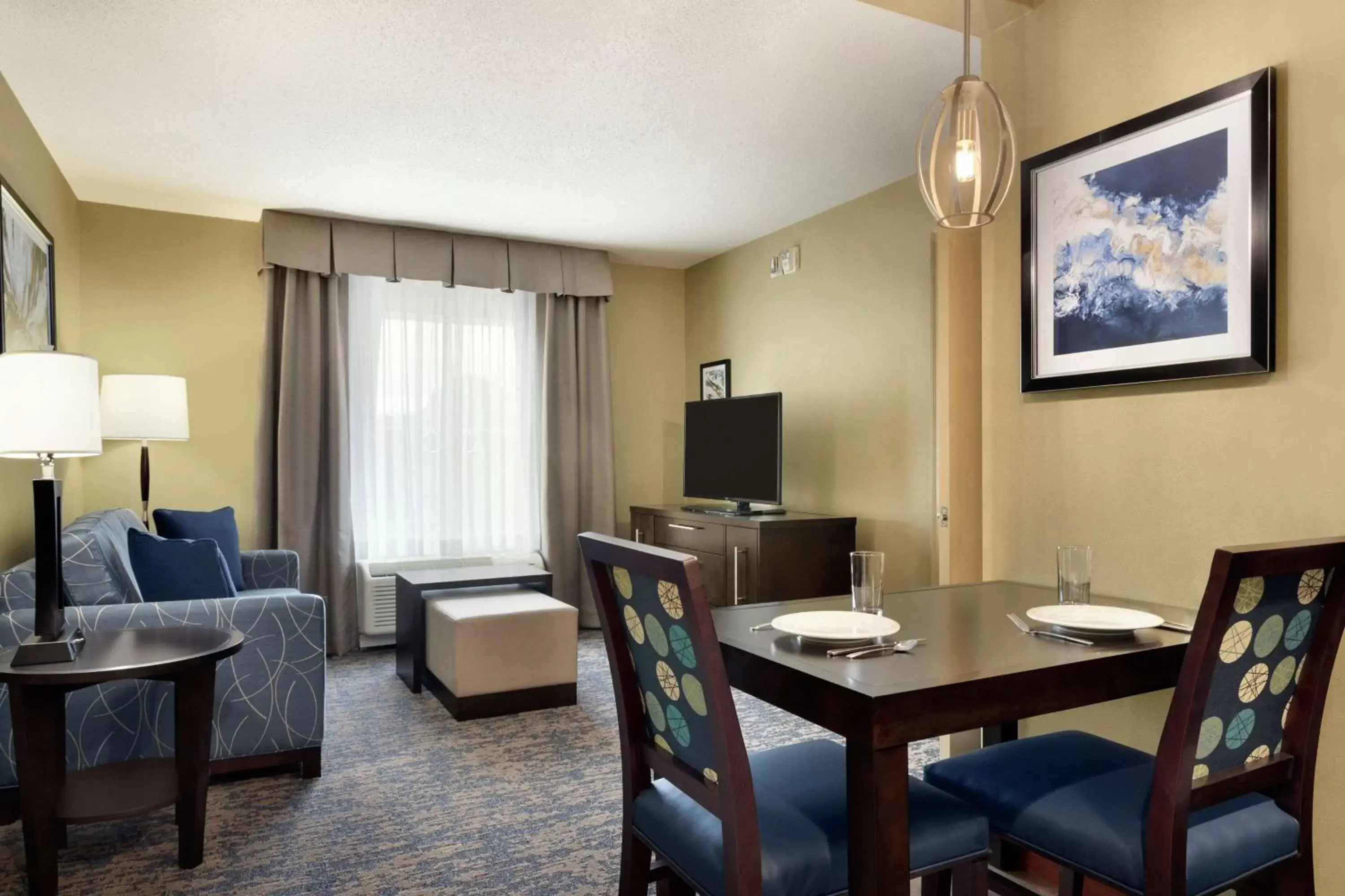 Bedroom, Dining Area in Homewood Suites by Hilton Fort Smith