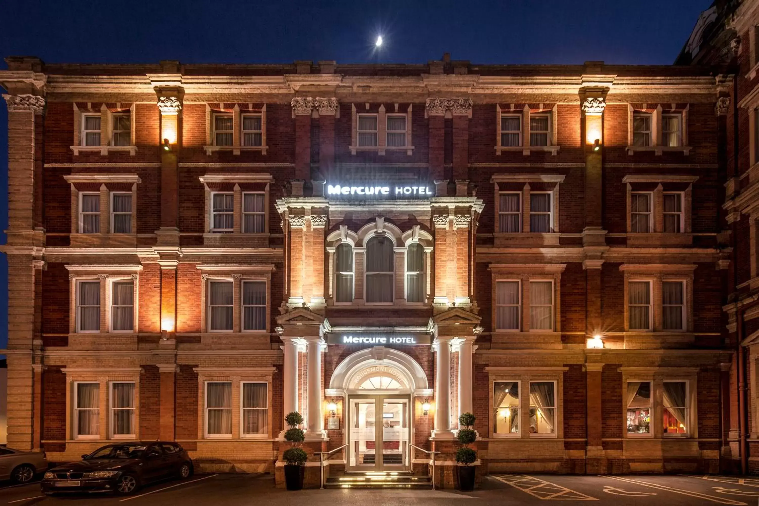 Property Building in Mercure Exeter Rougemont Hotel