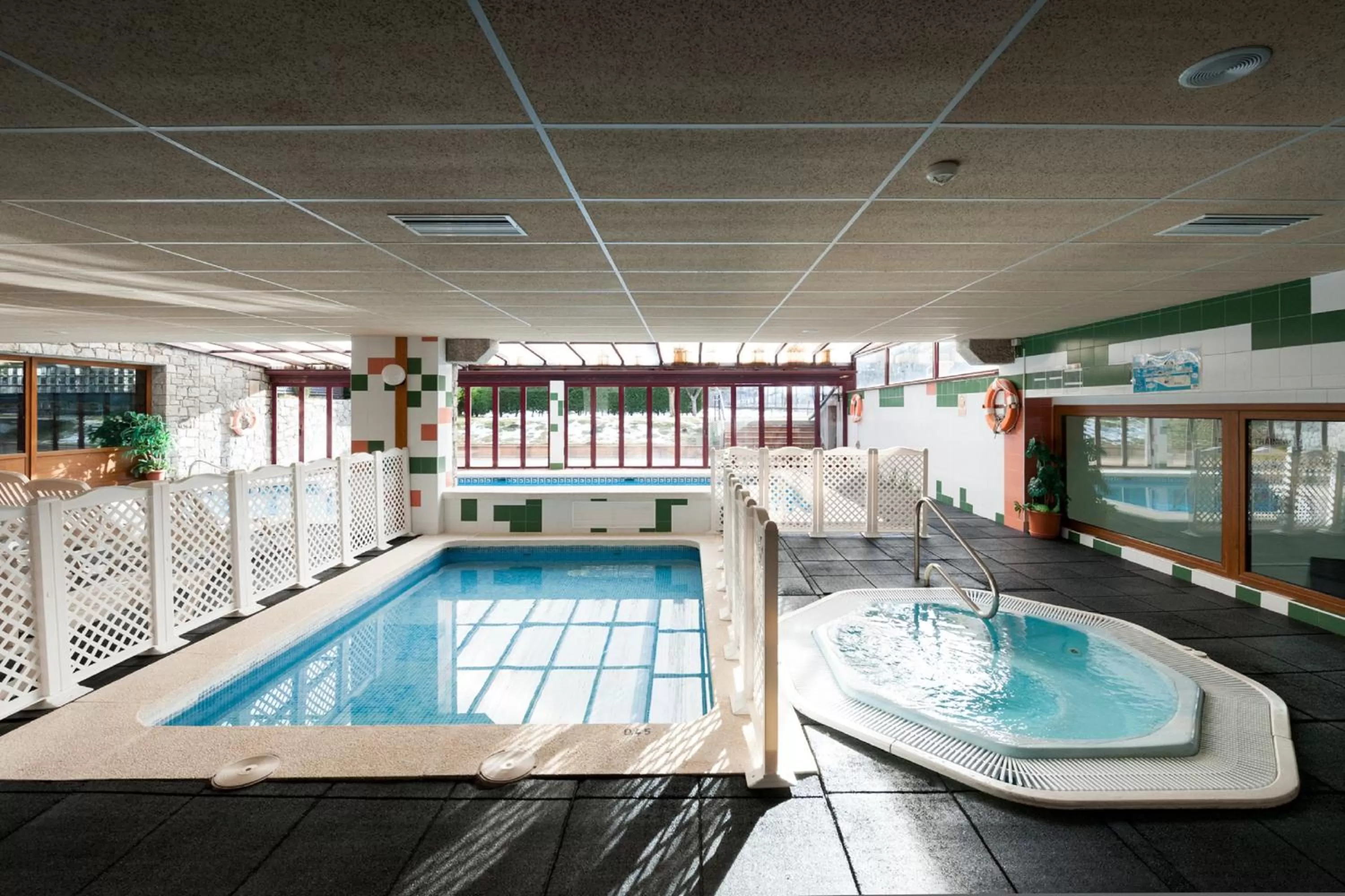 Swimming pool in SOMMOS Hotel Benasque Spa