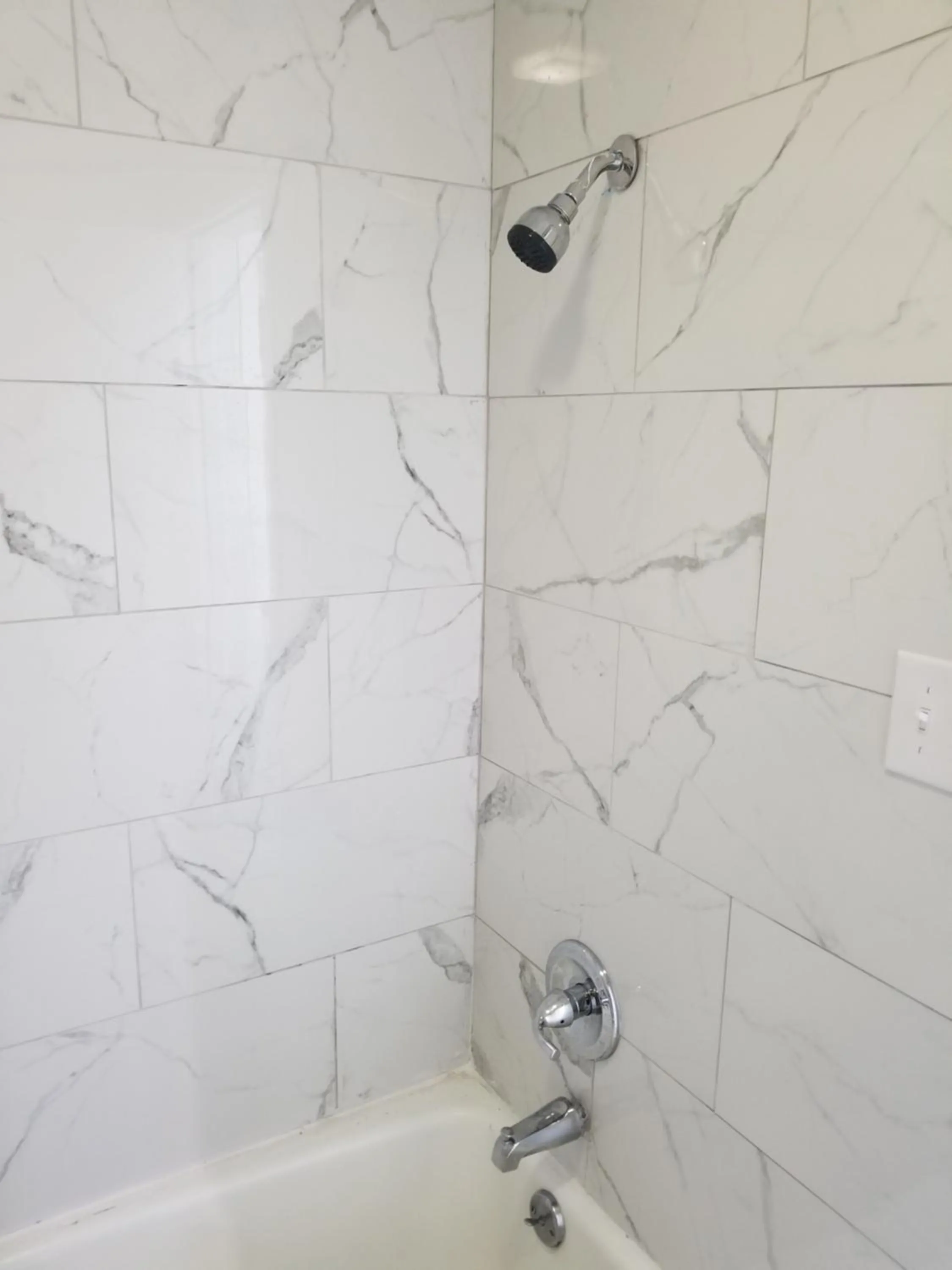 Shower, Bathroom in Econo Lodge Wytheville