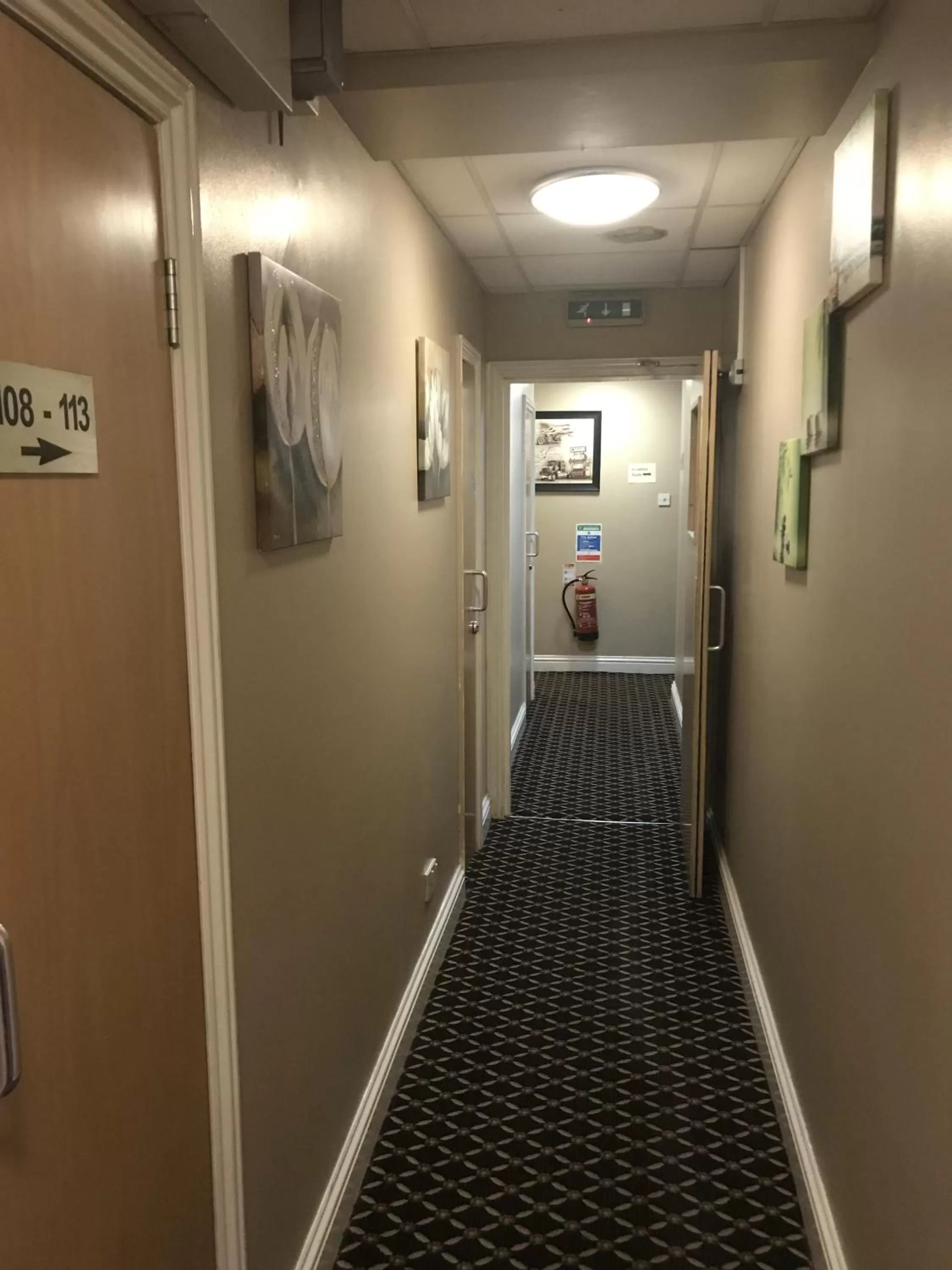 Bedroom in Pacific Inn London Heathrow