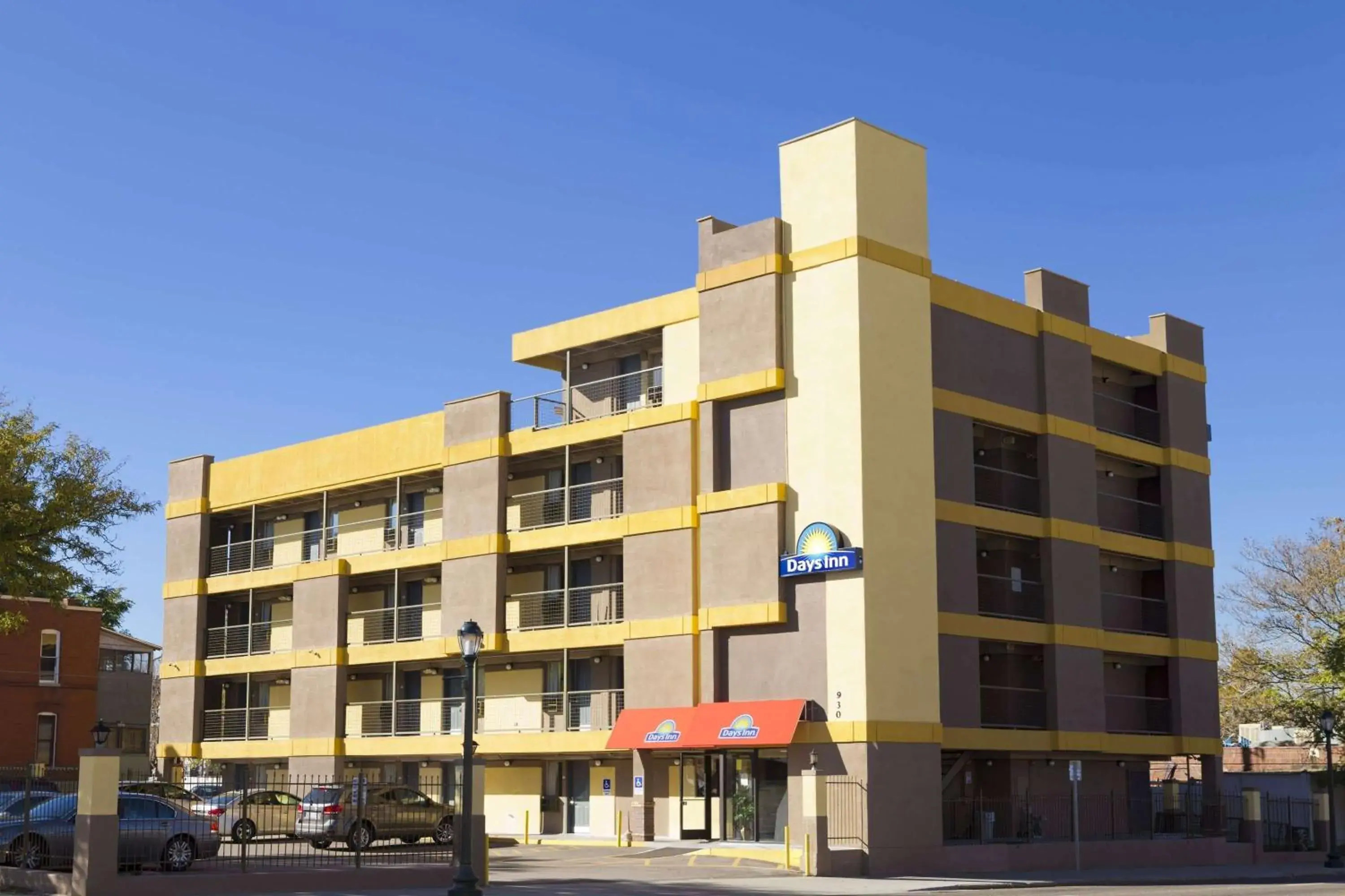 Property building in Days Inn by Wyndham Denver Downtown Property building in Days Inn by Wyndham Denver Downtown