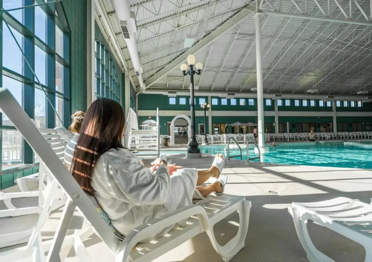 Hot Spring Bath, Swimming Pool in Temple Gardens Hotel & Spa