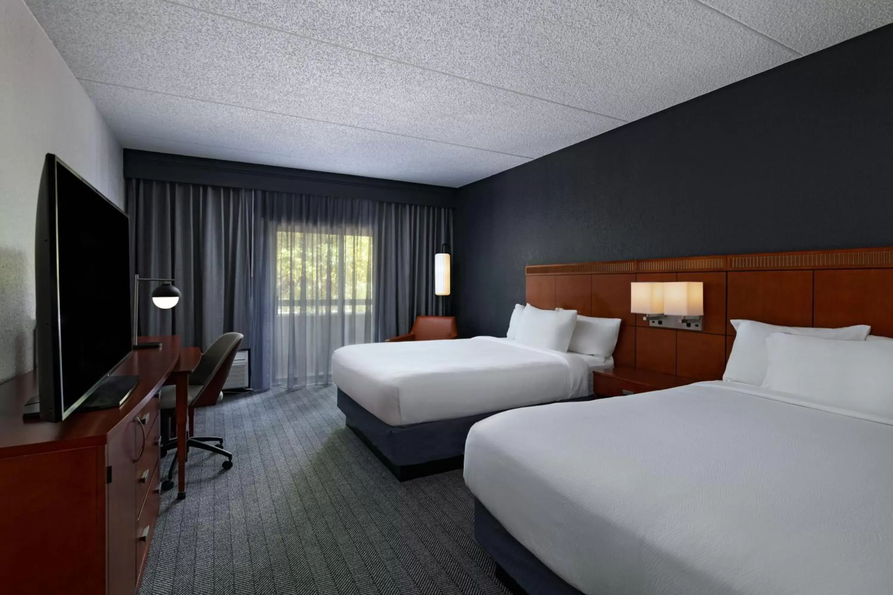 Photo of the whole room, Bed in Courtyard by Marriott San Antonio Downtown