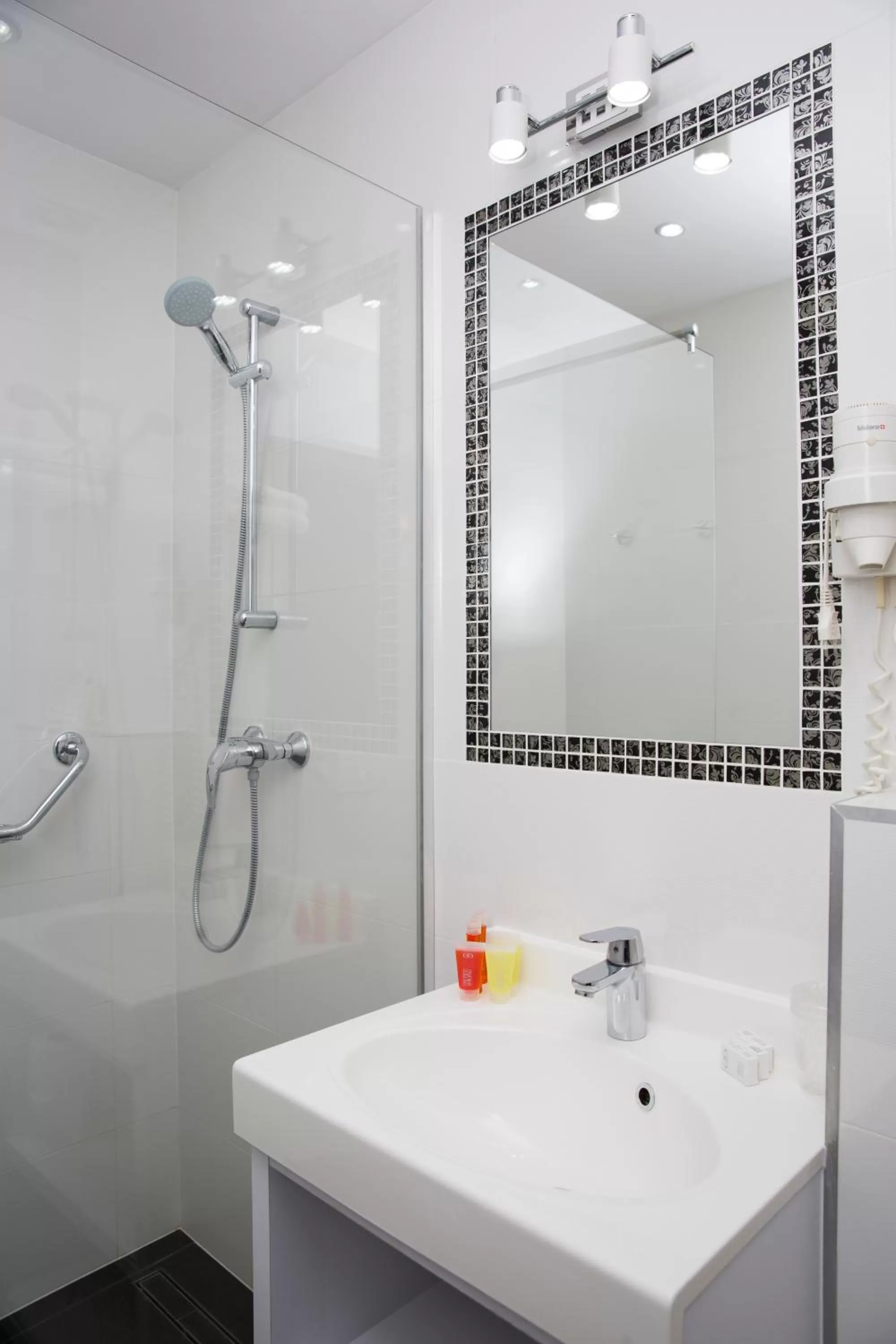 Shower in Hotel Jantar Wellness & Spa