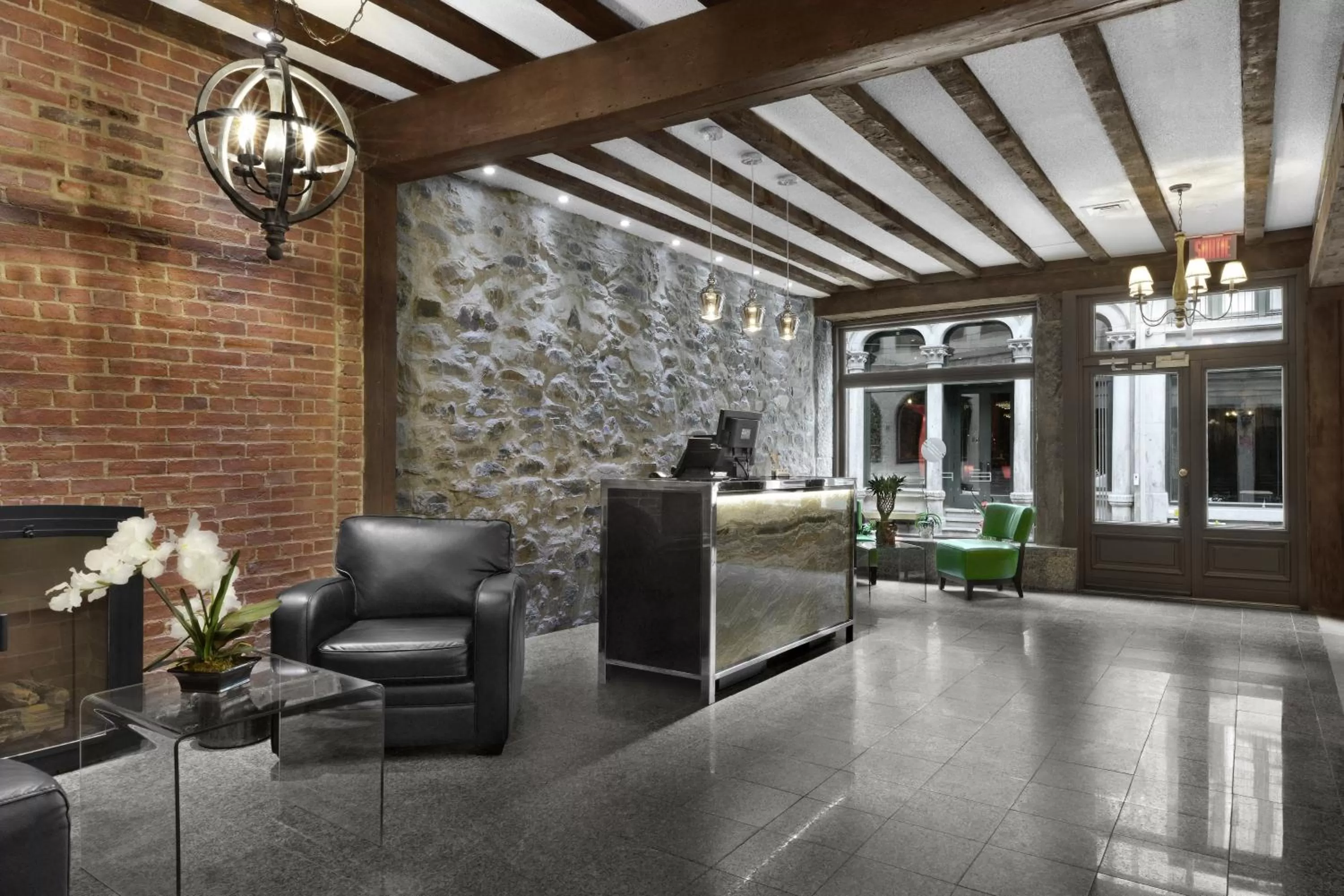 Lobby or reception in Hotel Épik Montréal