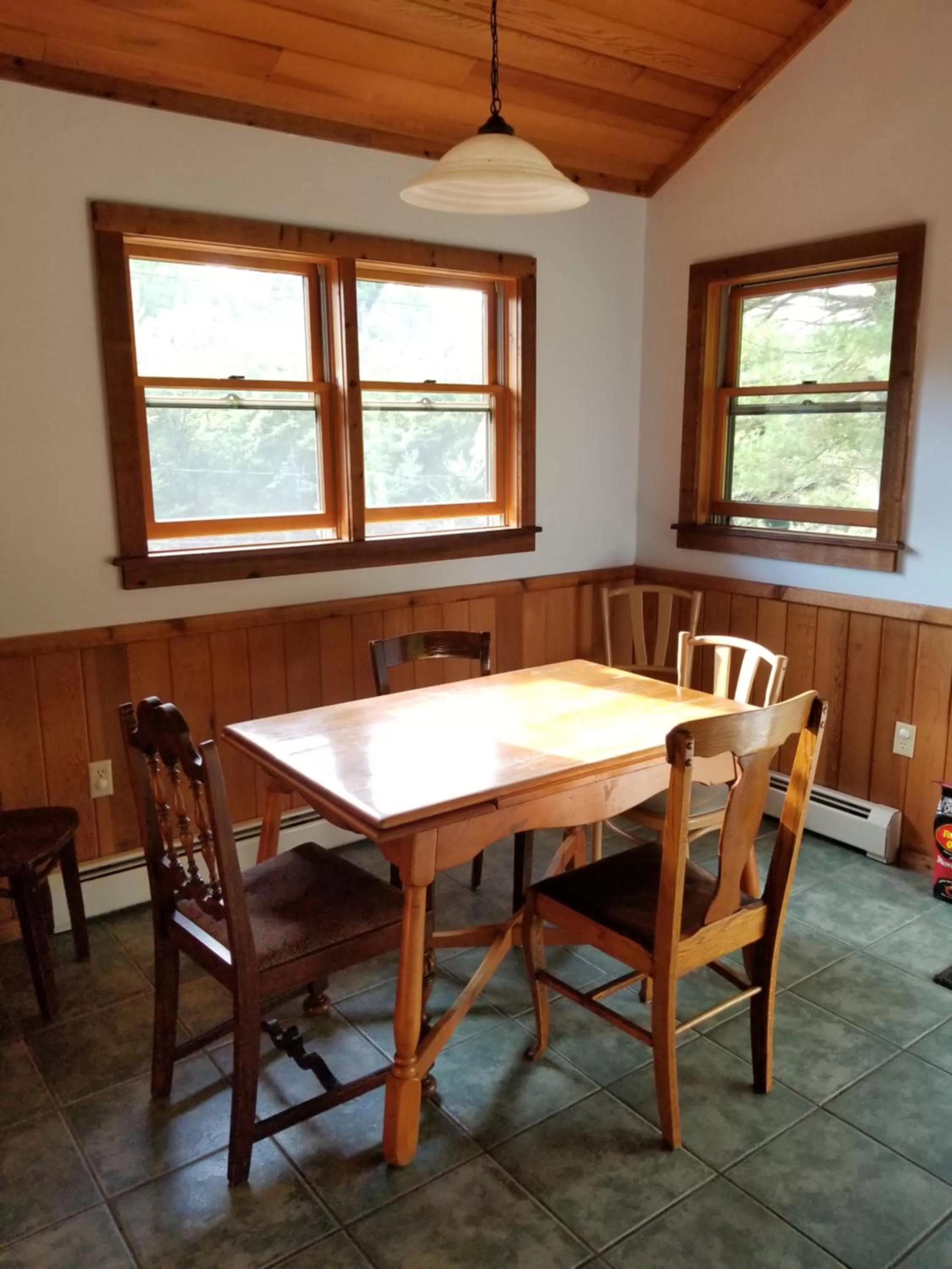 Dining Area in Trails End Inn