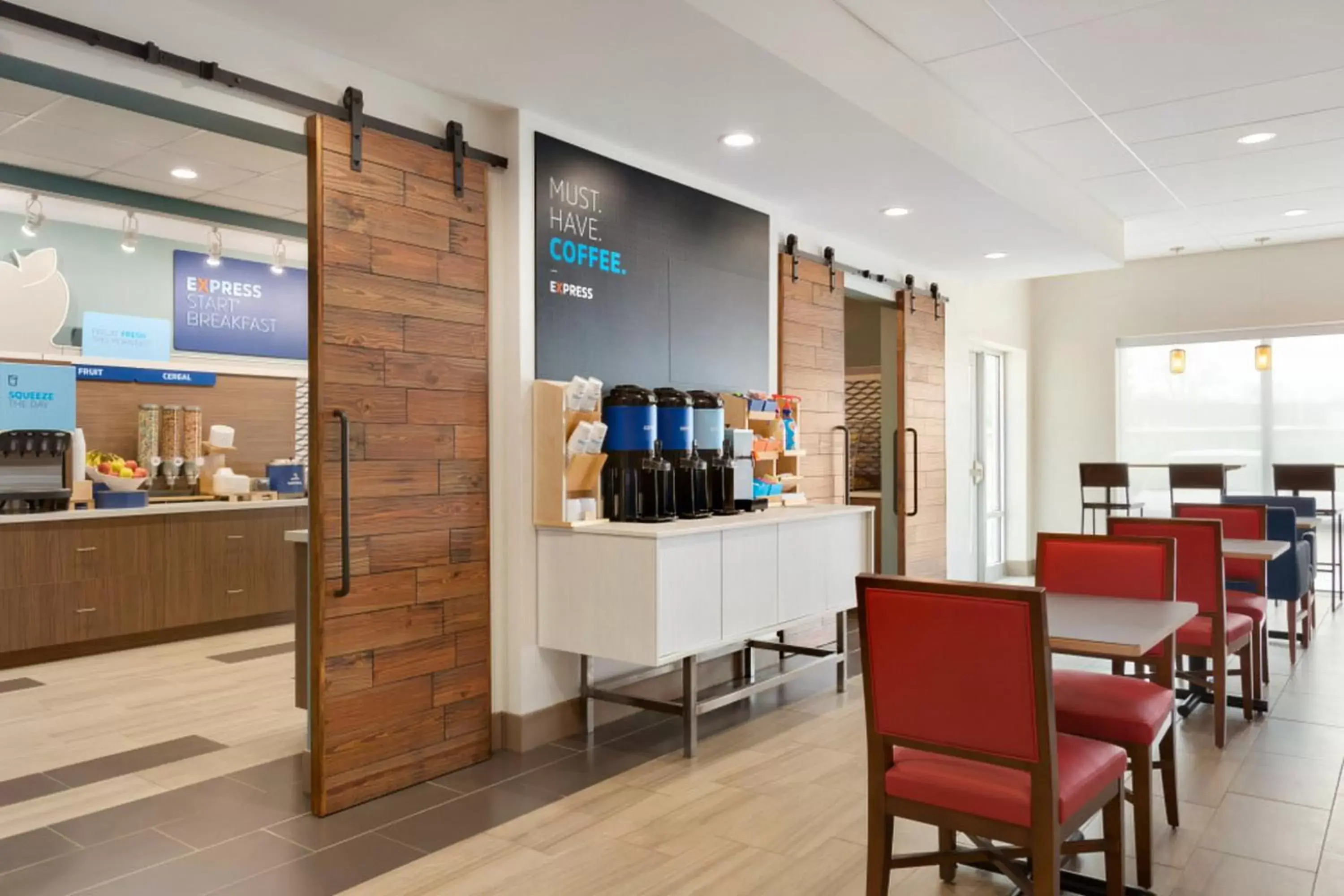 Breakfast, Restaurant/Places to Eat in Holiday Inn Express & Suites - Cincinnati NE - Red Bank Road, an IHG Hotel