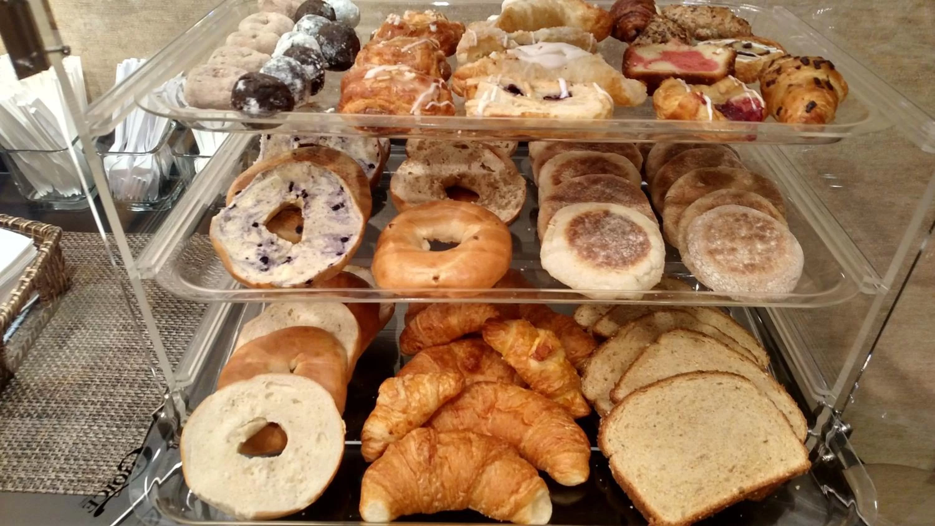 Breakfast in Lewis River Inn