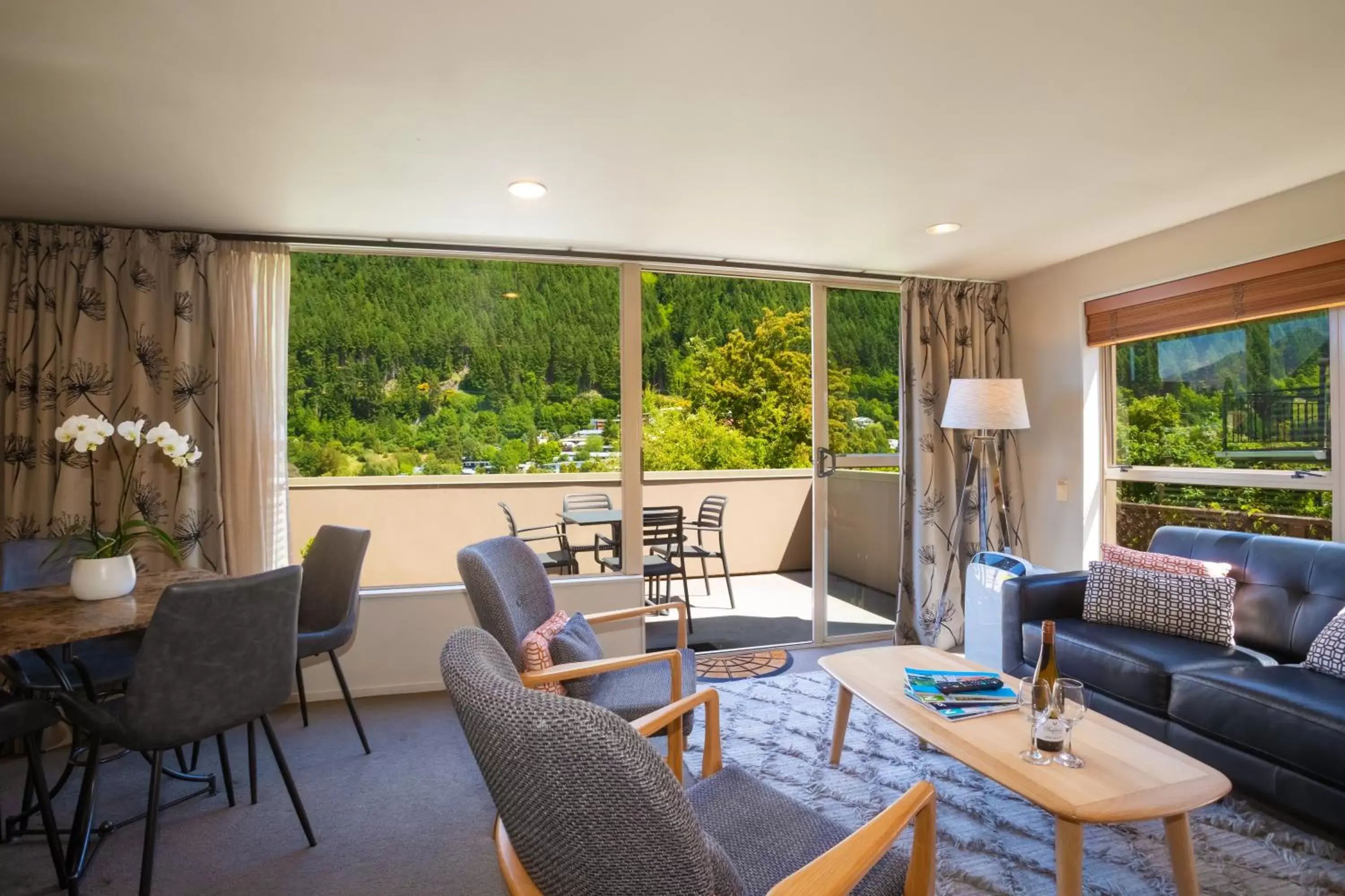 Living room, Seating Area in Cranbury Court Apartments