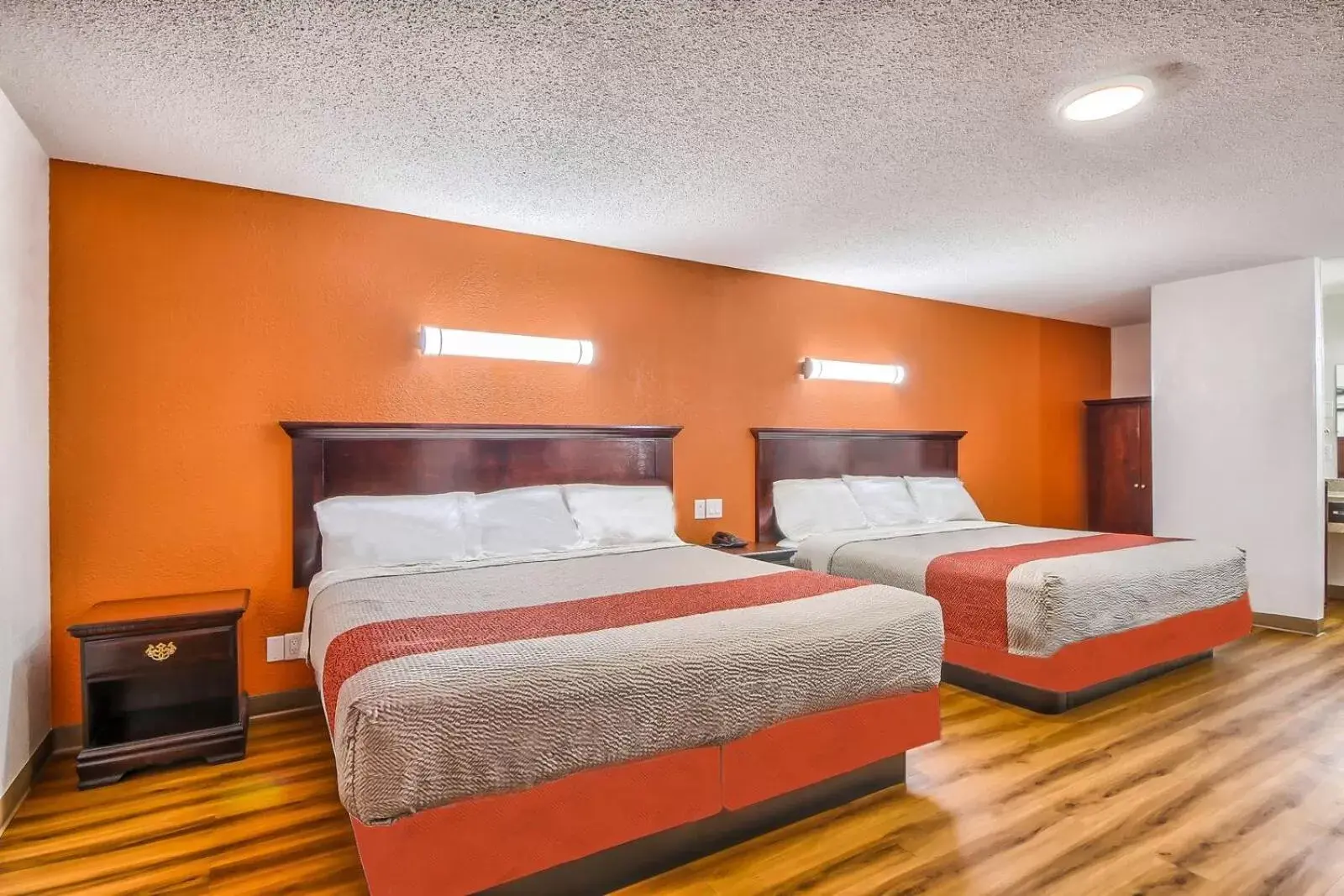 Bed in Hillcrest Inn & Suites Ozona